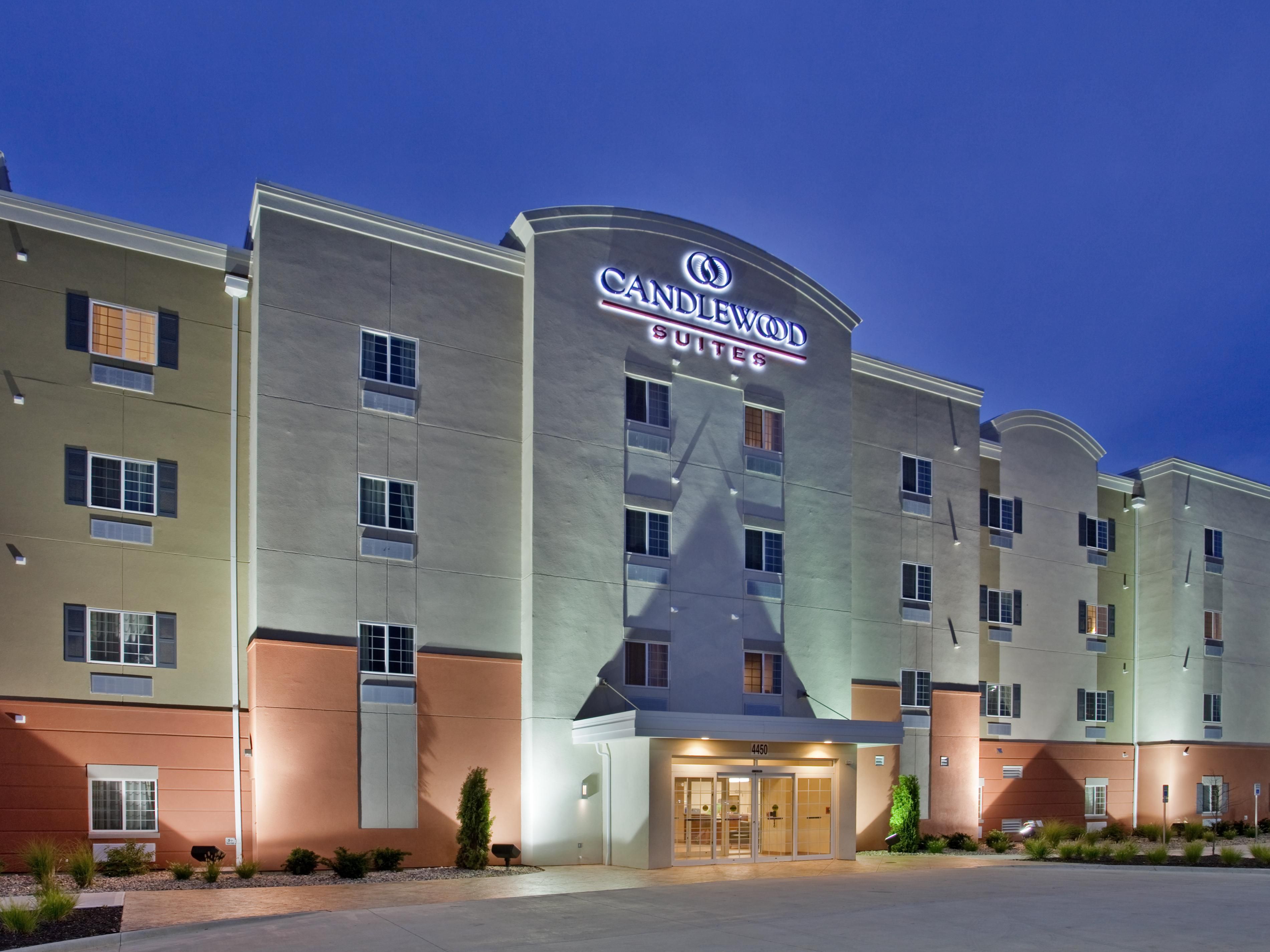 Pet-Friendly Hotels near Kansas City Airport | Candlewood ...