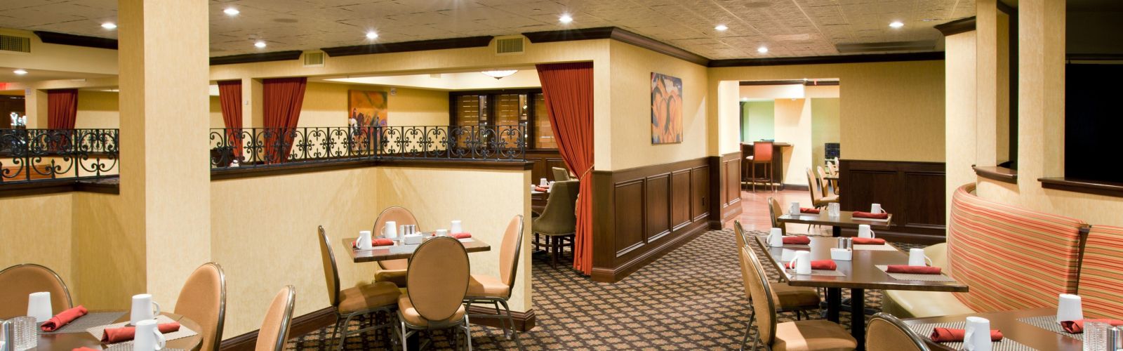 Restaurants Near Louisville Airport Expo Ctr Crowne Plaza