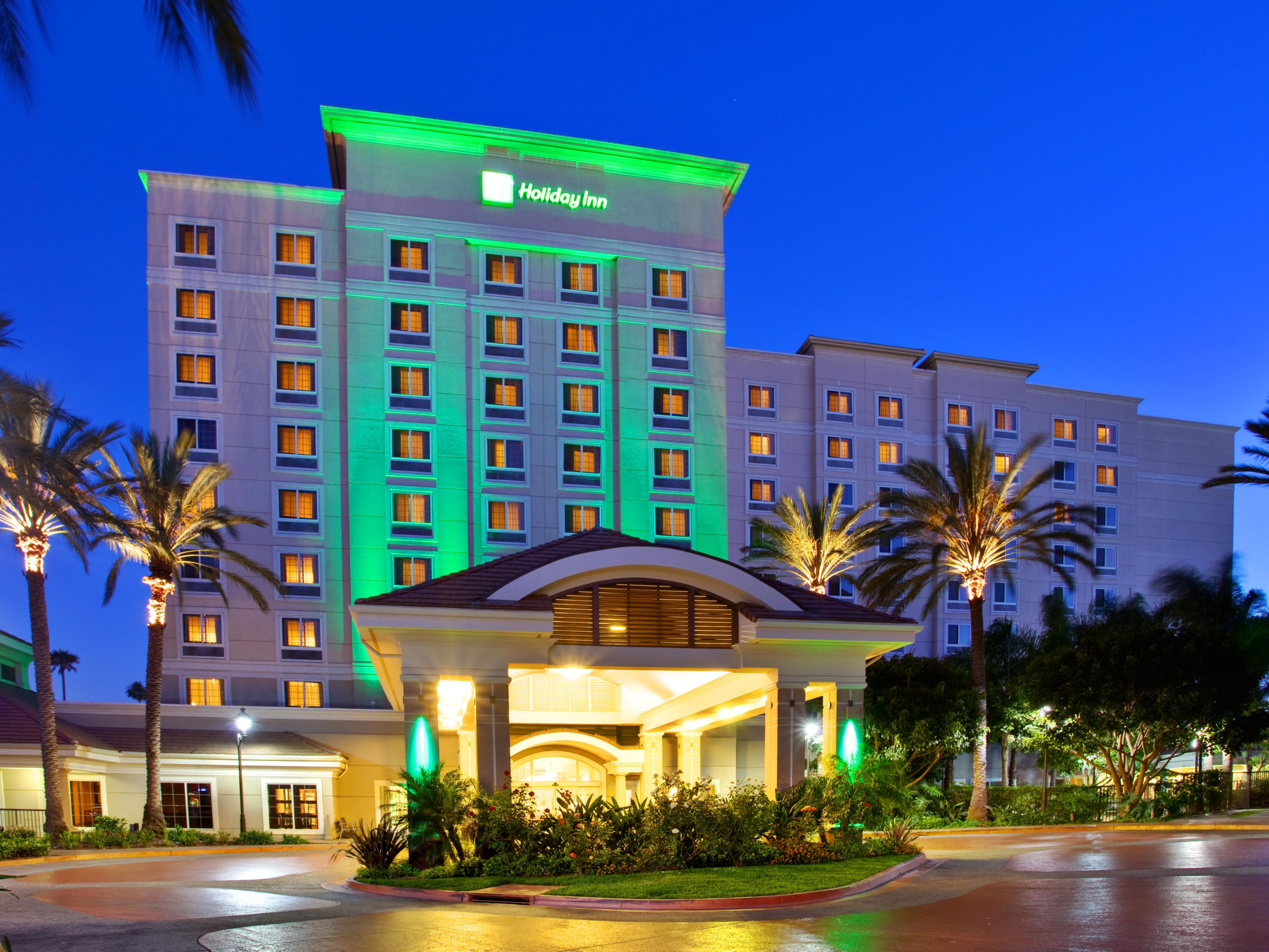 Hotels Near Disneyland Park In Anaheim Ca Holiday Inn Anaheim