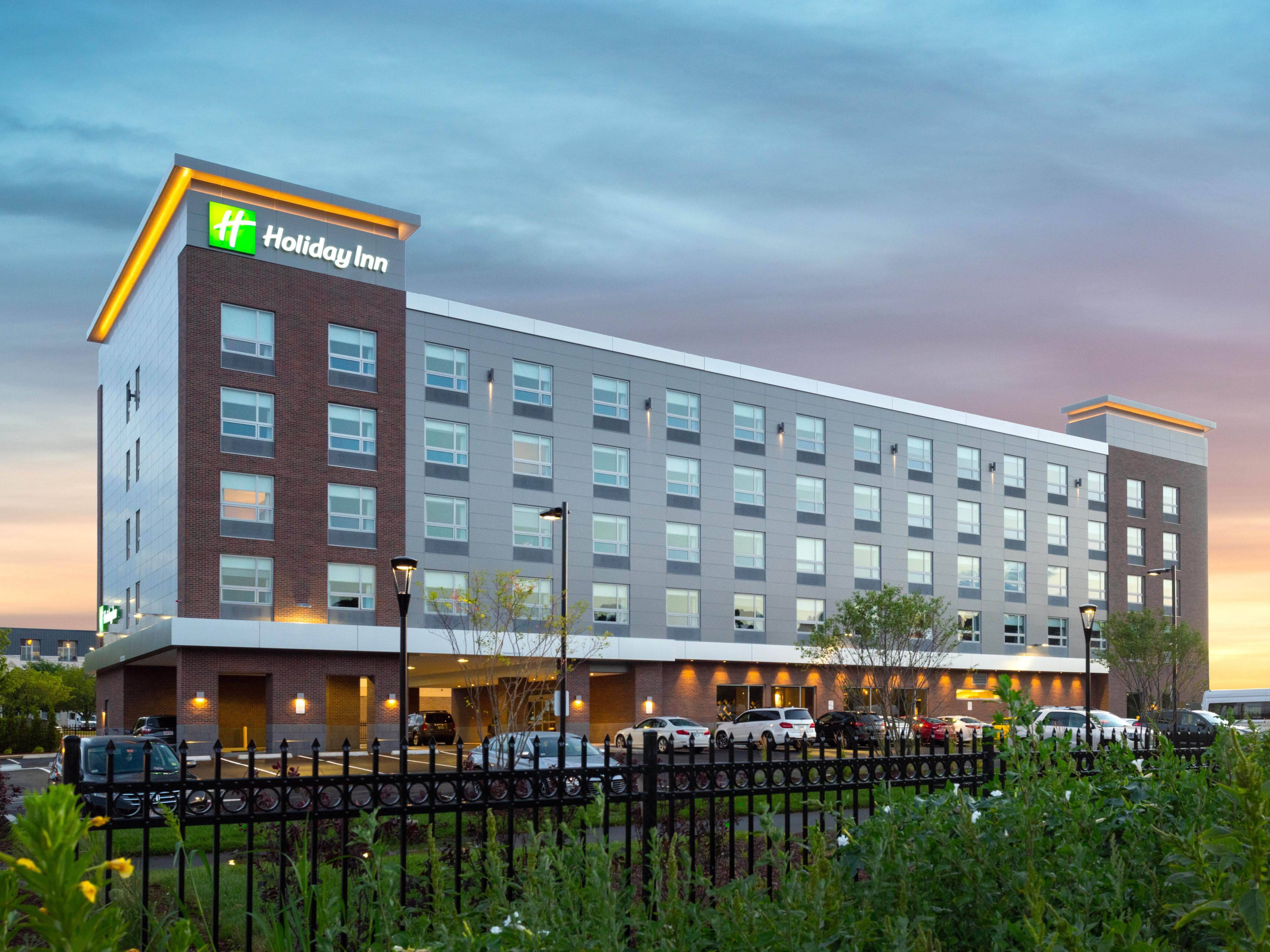 Hotels In Chelsea Ma With Logan Airport Shuttle Holiday Inn