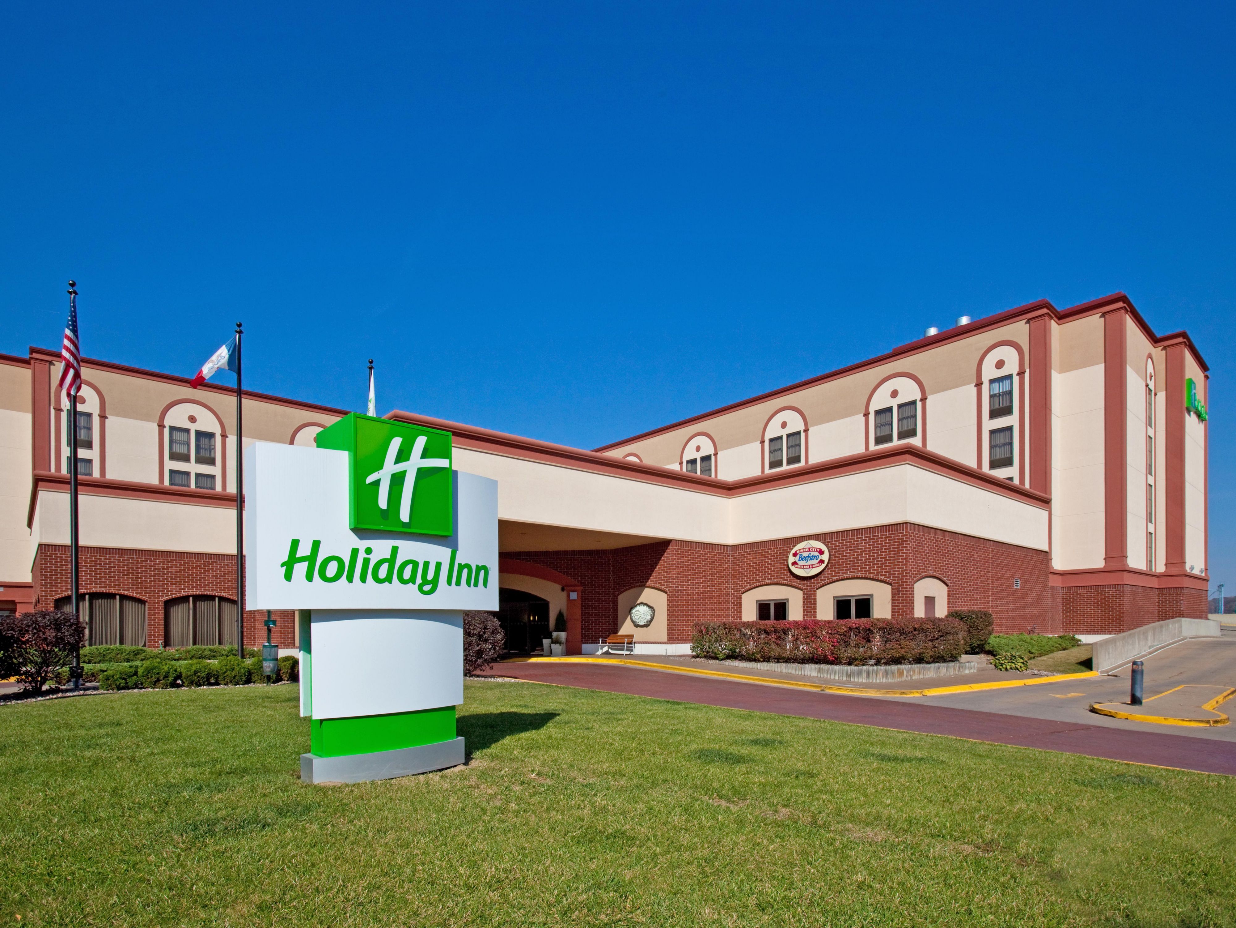 Holiday Inn Dubuque/Galena - Free Internet & More