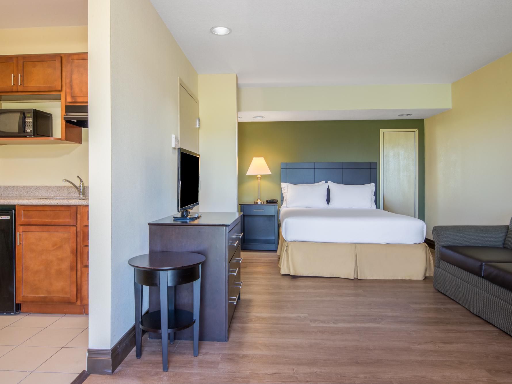 Rooms and Rates for IHG Army Hotels Allin/Aultman Hall at Ft. Sill