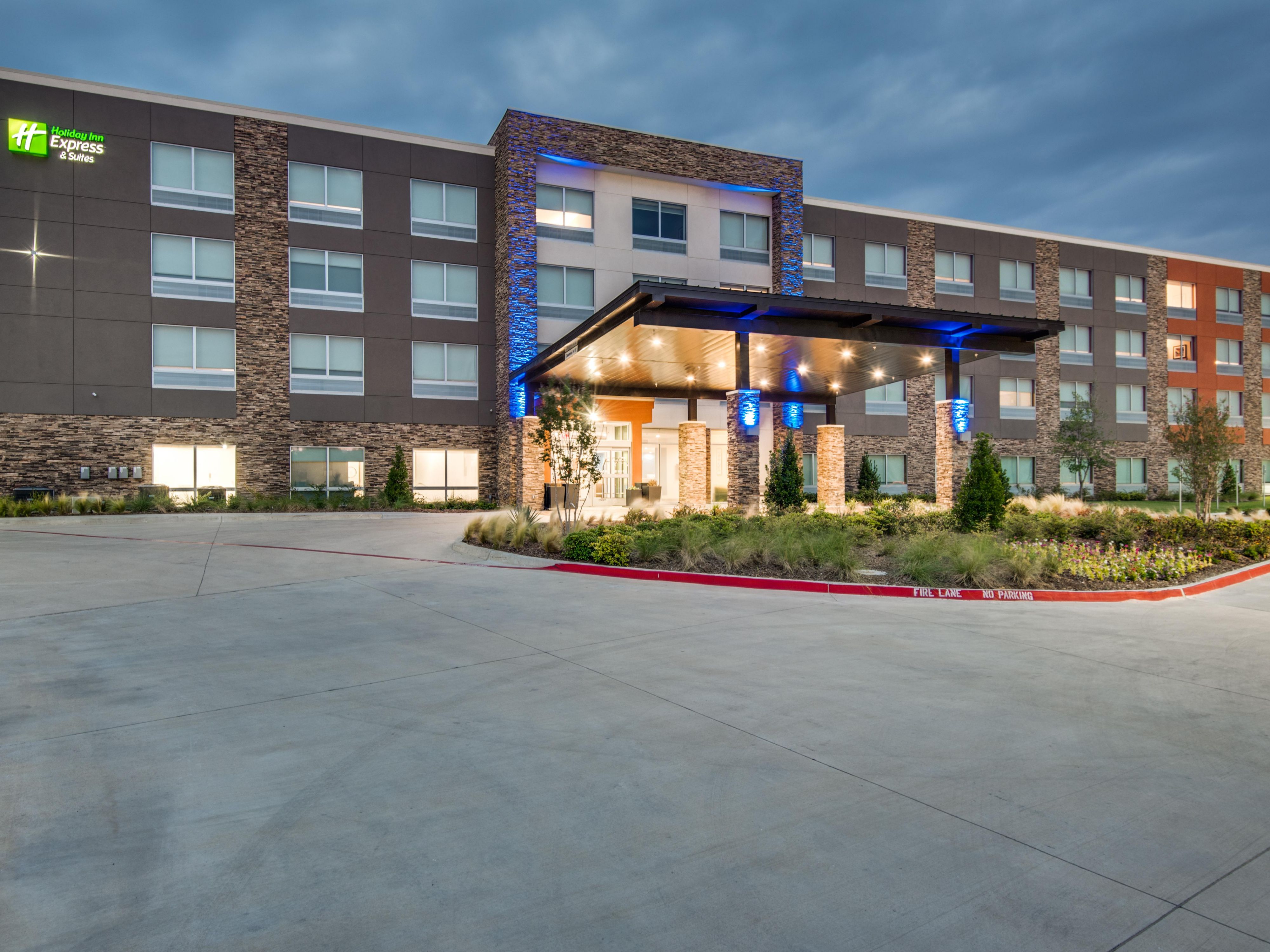 Holiday Inn Express Suites Dallas North Addison Hotel
