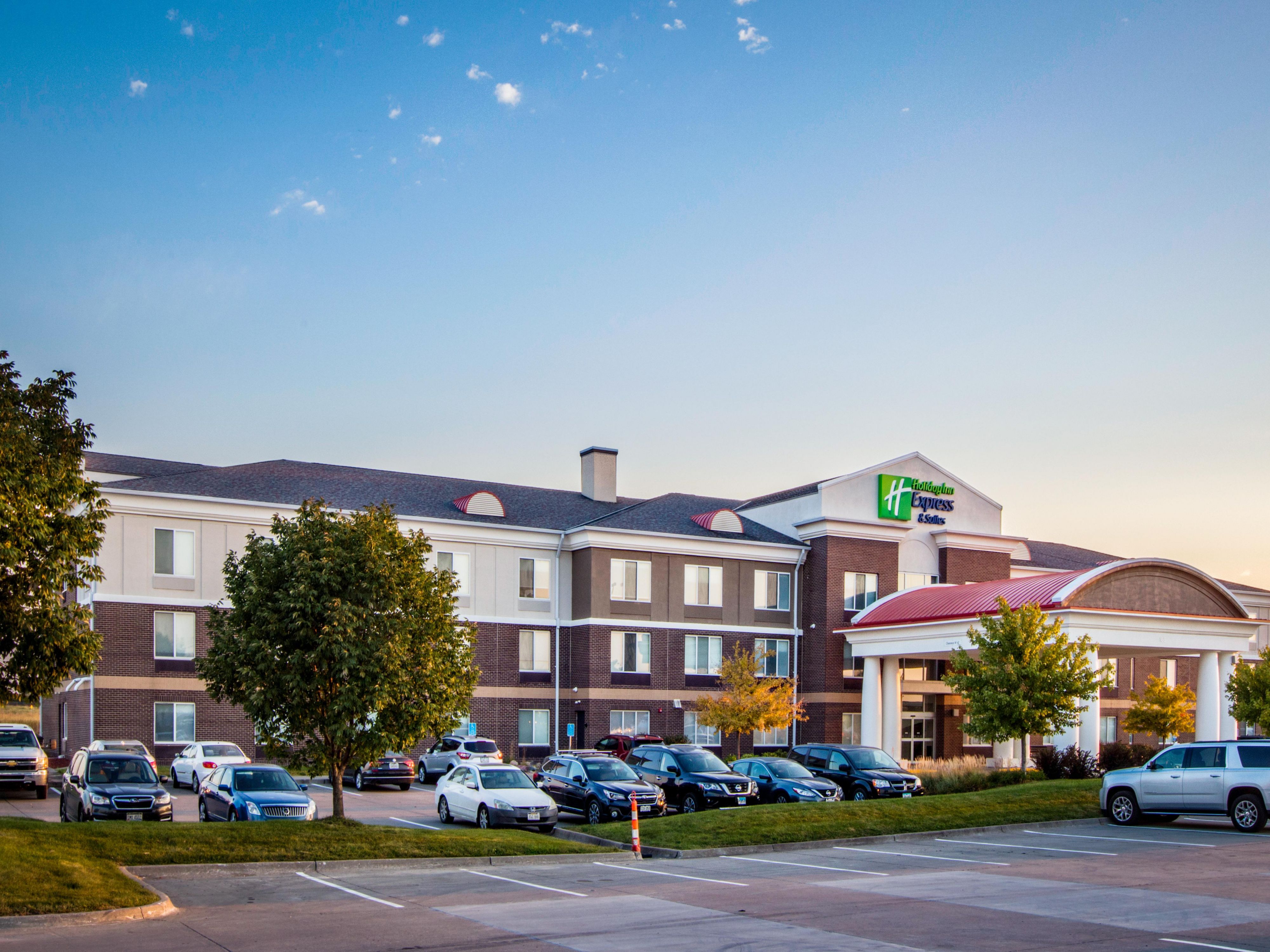 Holiday Inn Express Suites Altoona Des Moines Hotel By Ihg