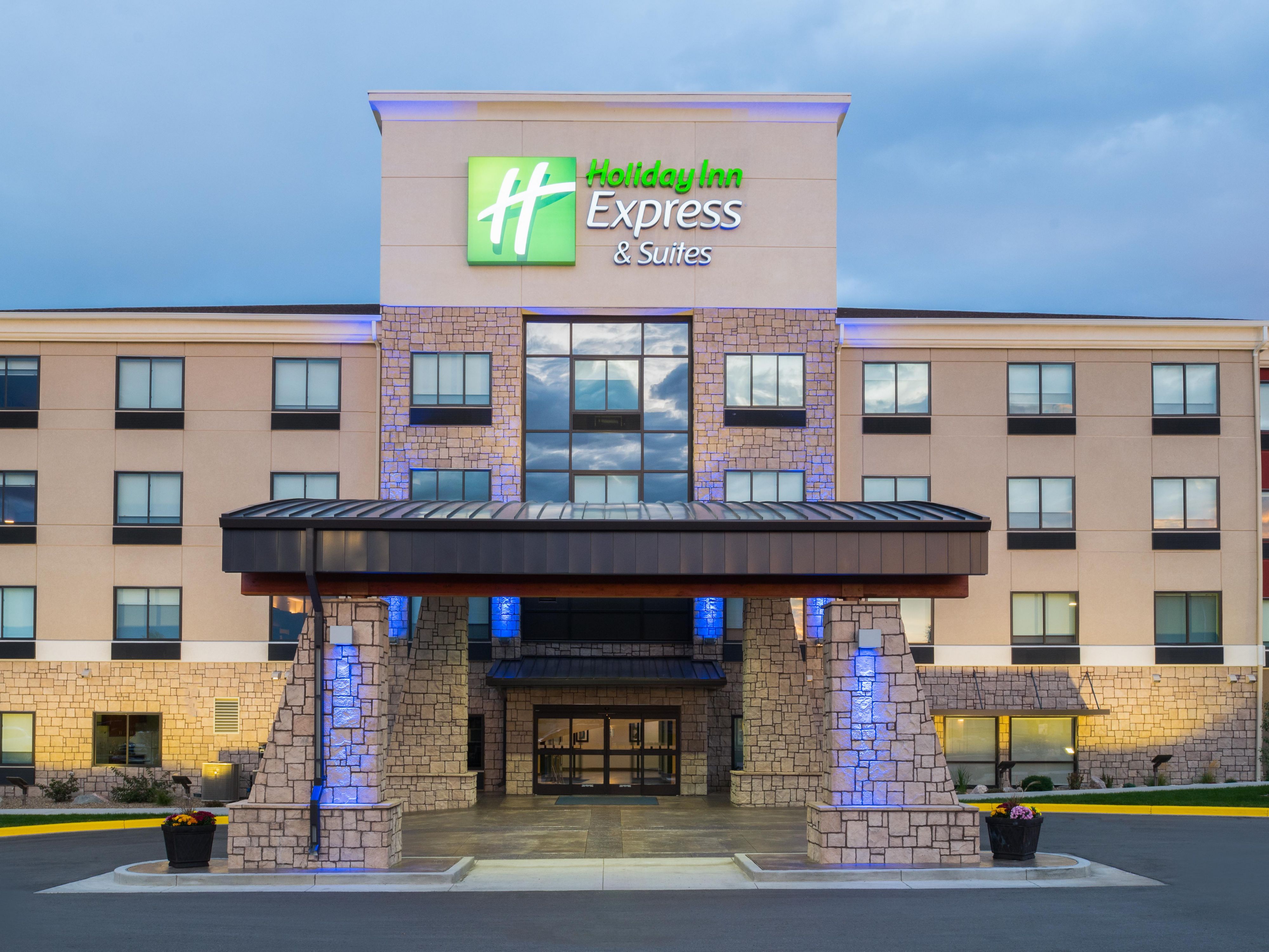 Holiday Inn Express Suites Bismarck Hotel Reviews Photos