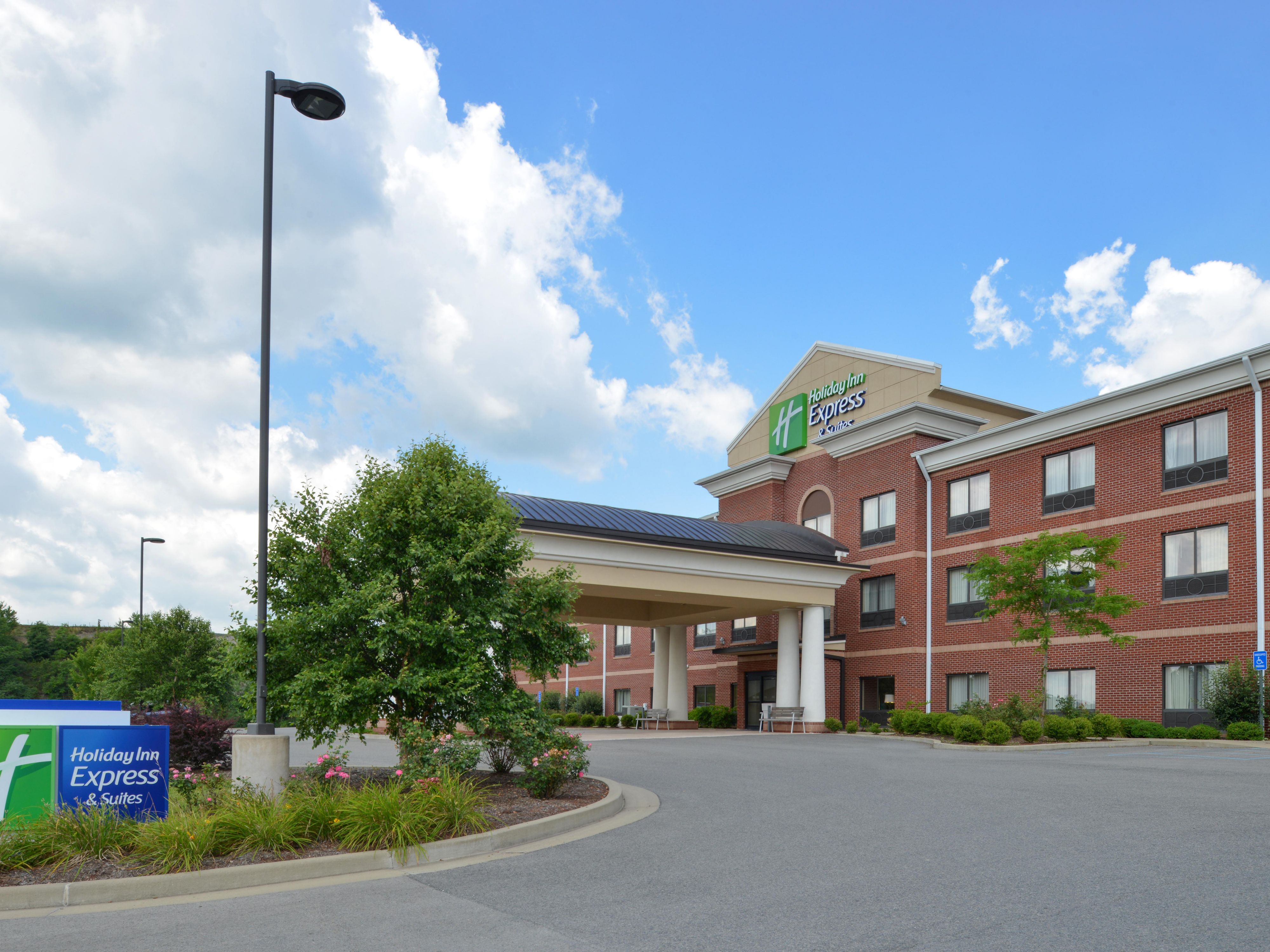 Holiday Inn Express Suites Bridgeport Clarksburg Hotel In