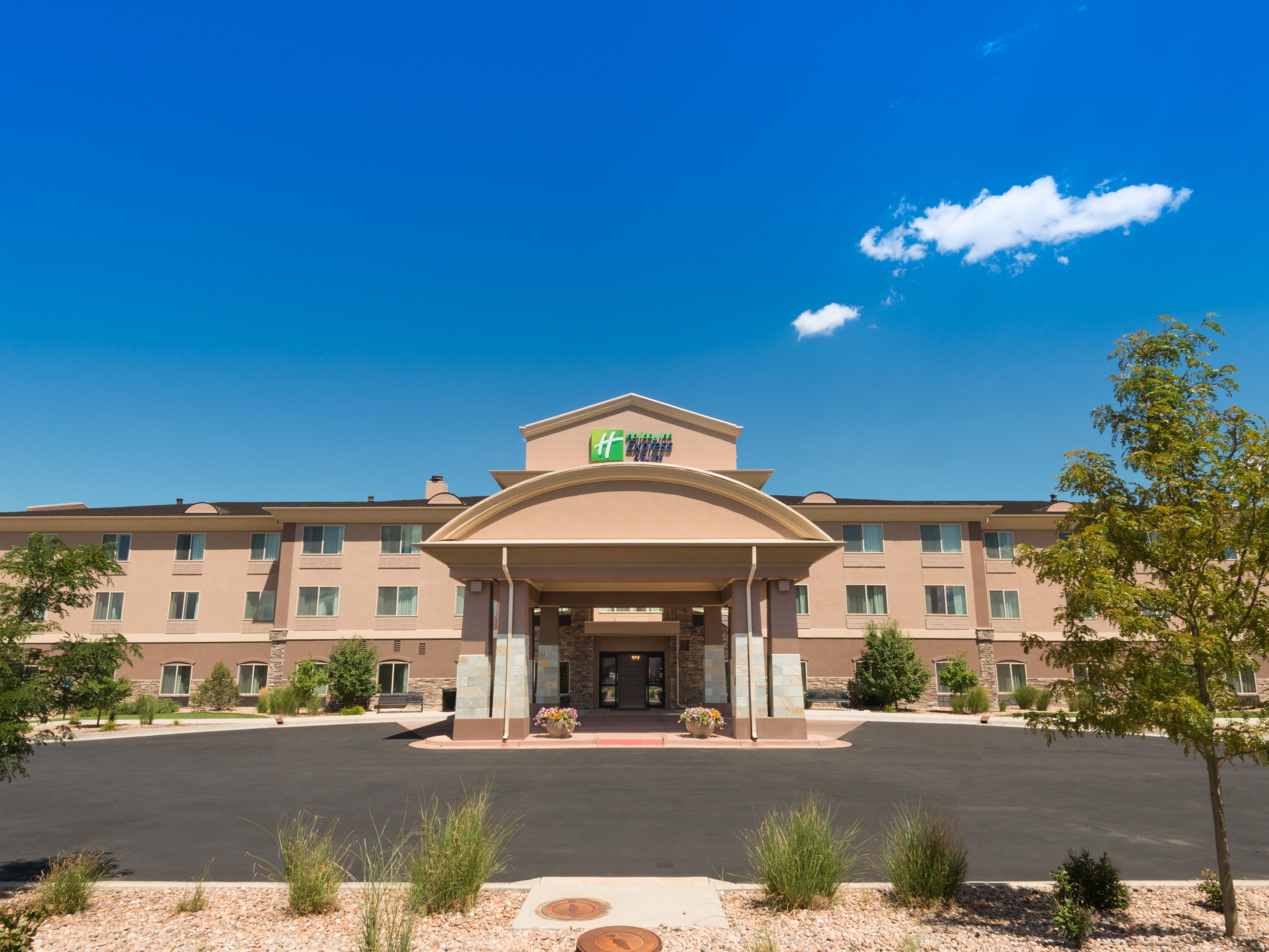 Holiday Inn Express & Suites Denver Northeast Brighton Hotel in