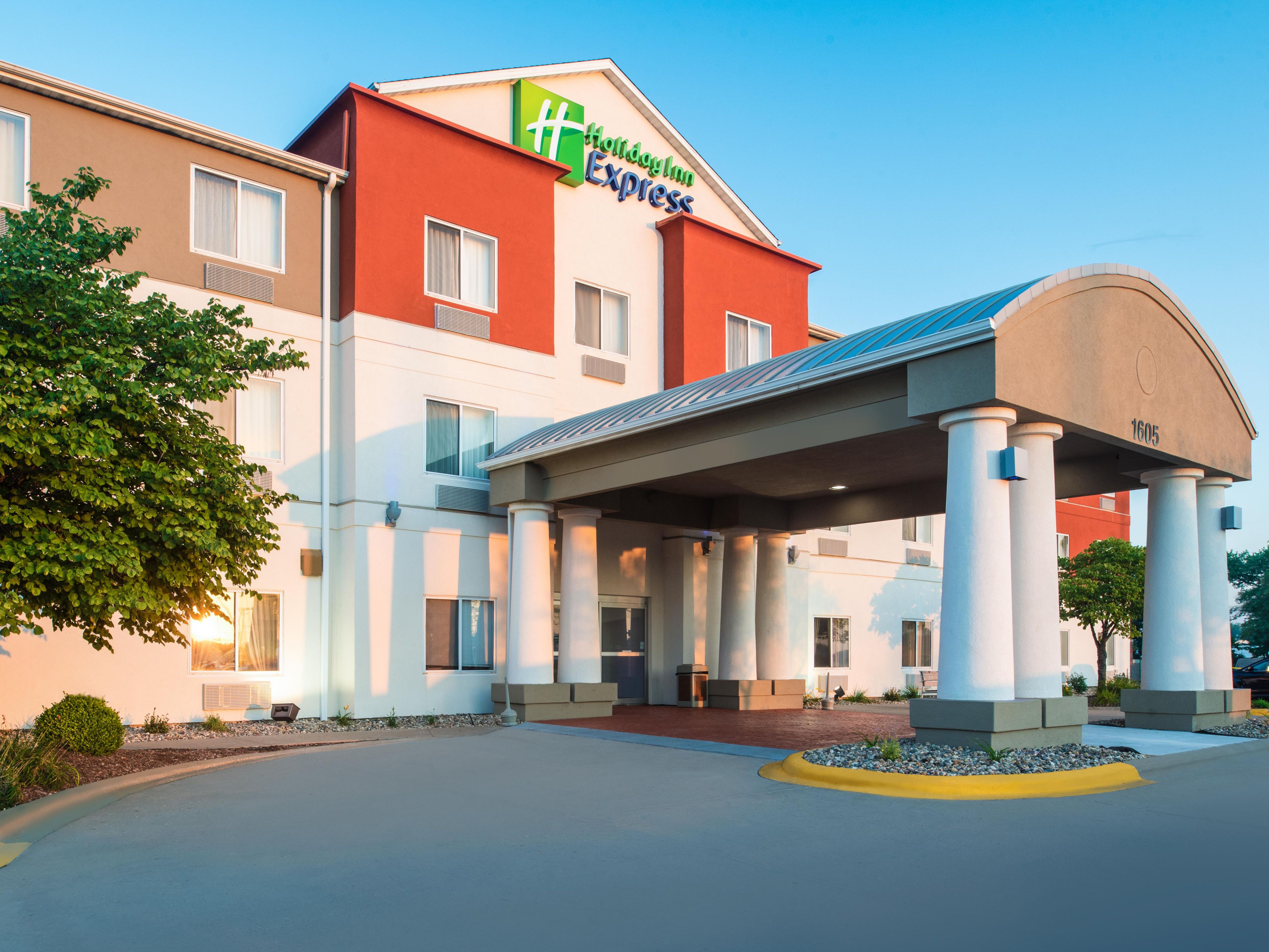 Holiday Inn Express Suites Burlington Hotel By Ihg