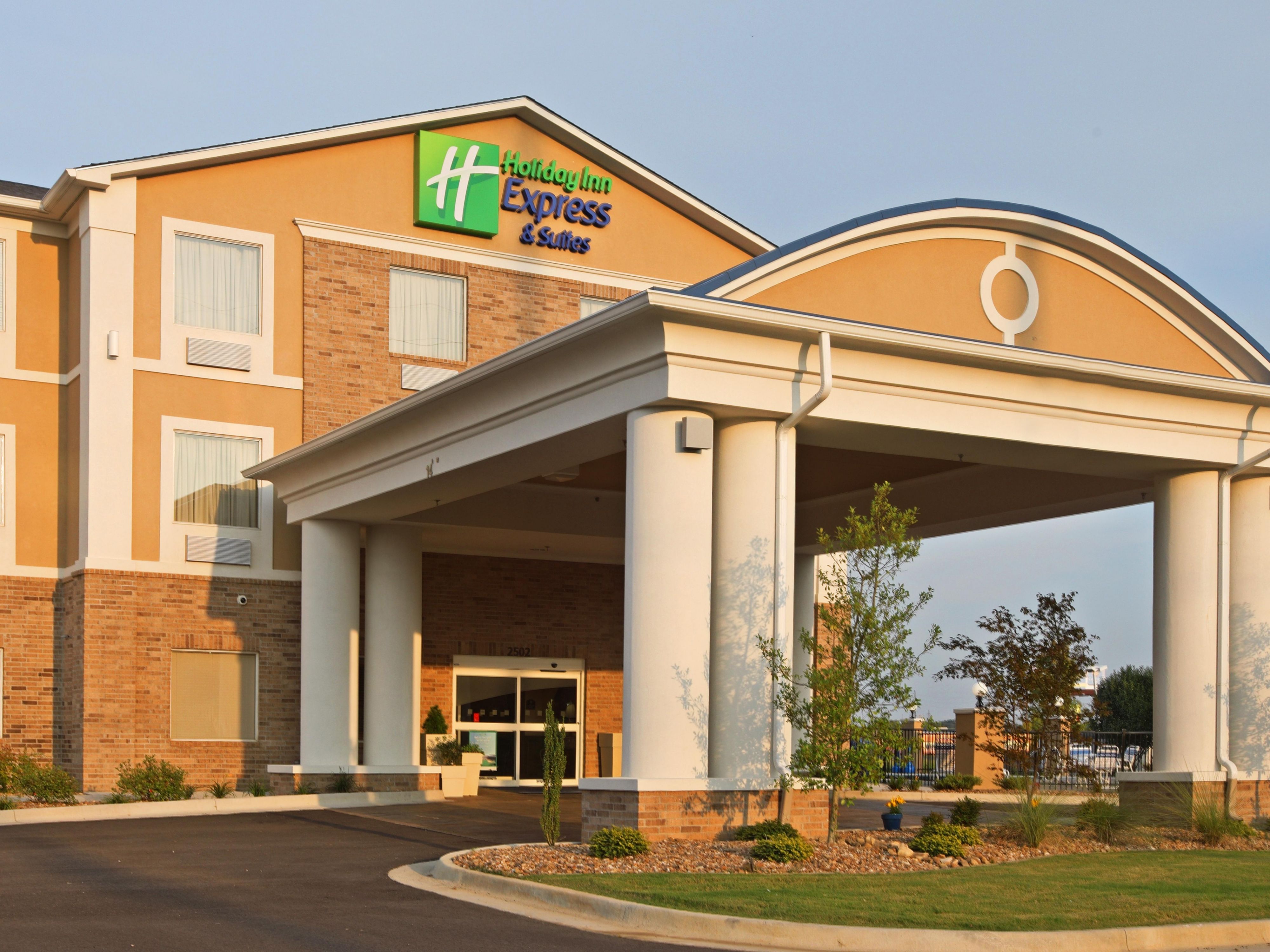 Holiday Inn Express & Suites Clarksville Hotel Reviews & Photos