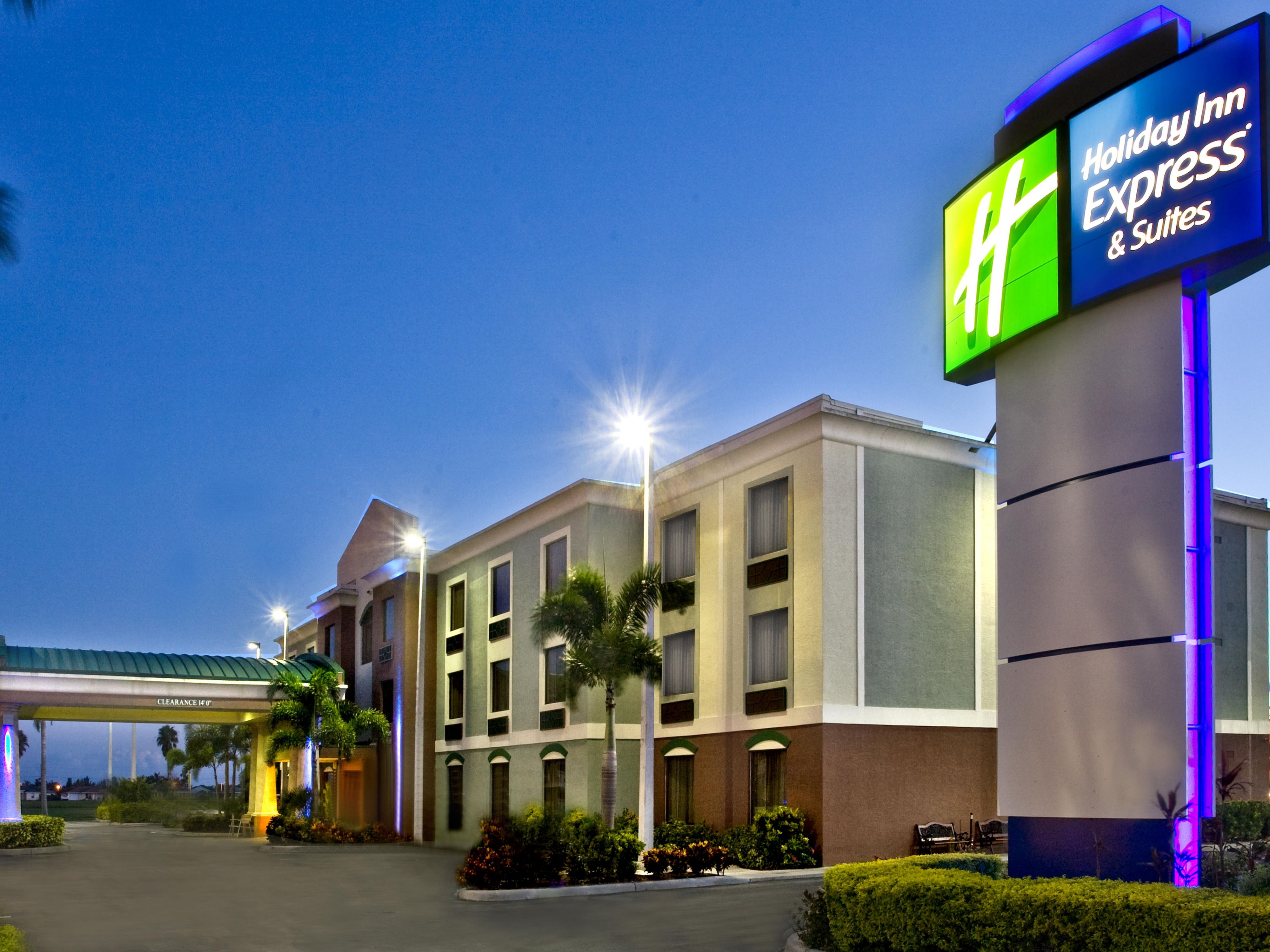 Holiday Inn Express & Suites Clewiston Hotel by IHG