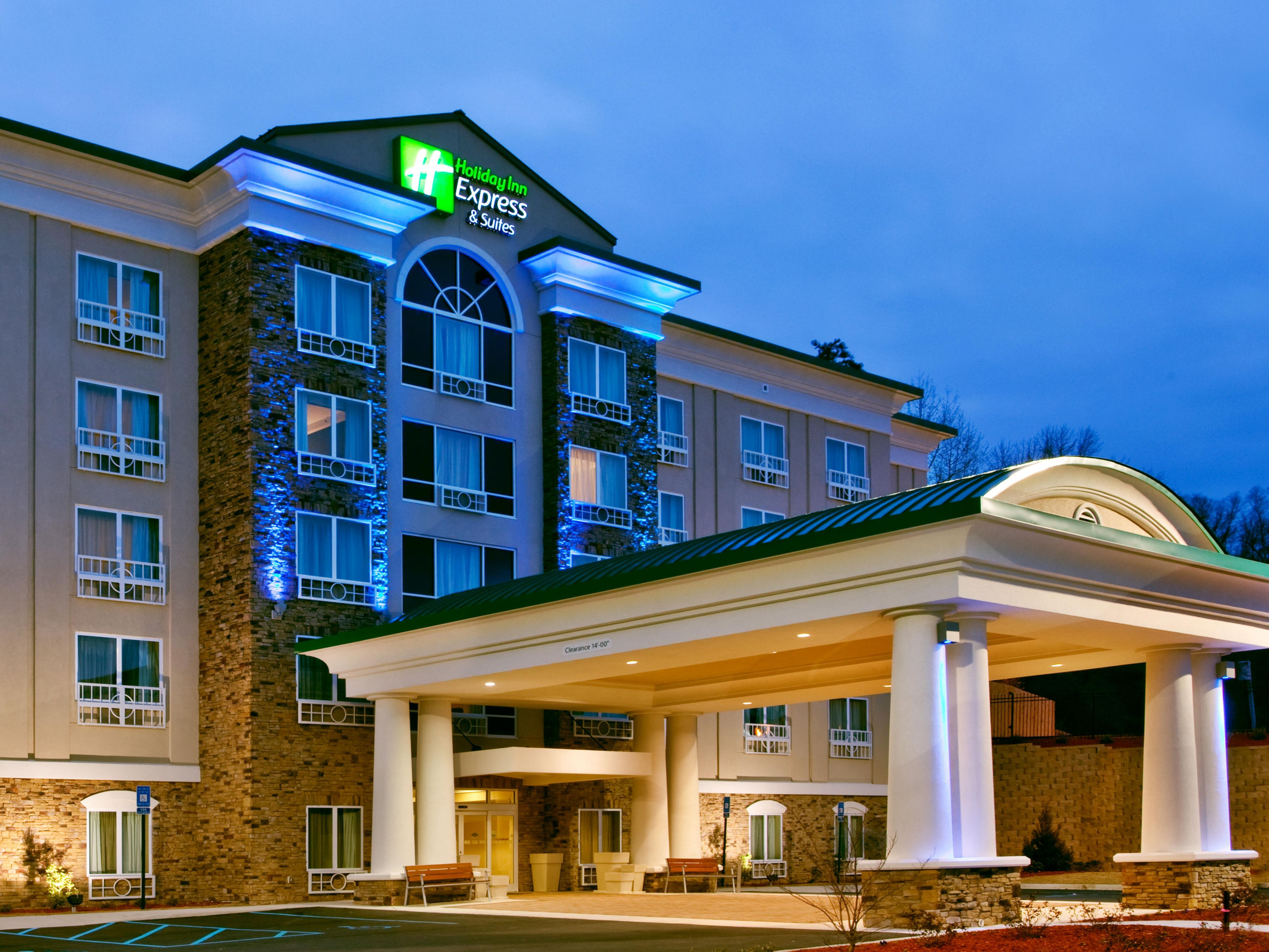 Holiday Inn Express & Suites Columbus-Fort Benning