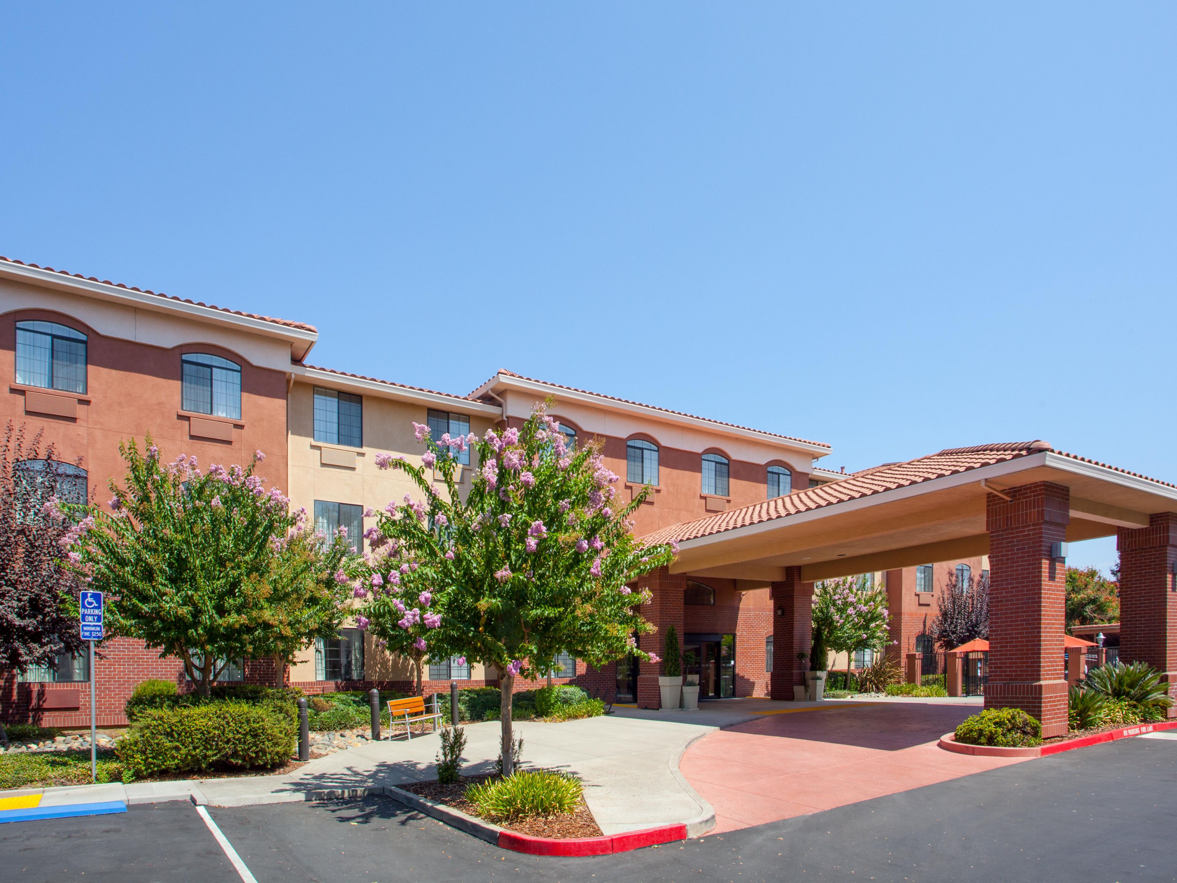 hotel-near-uc-davis-holiday-inn-express-suites-davis-university-area