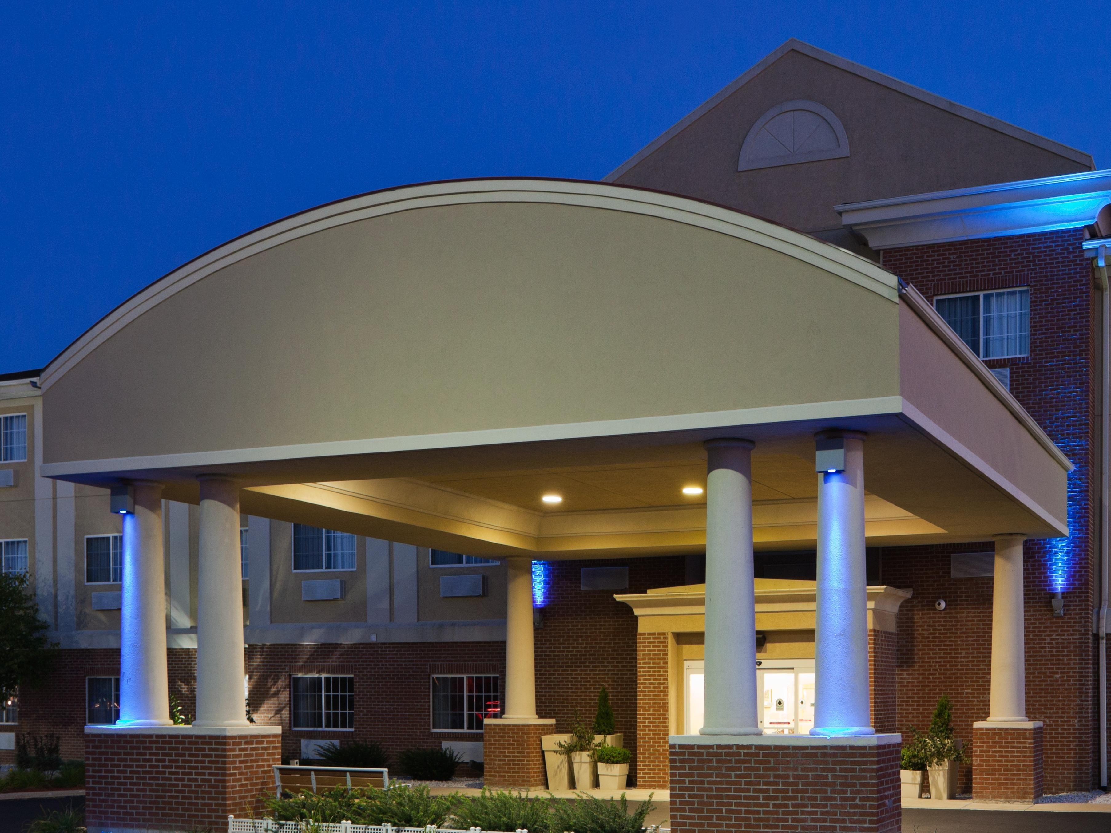 Affordable Hotels In Defiance Ohio Holiday Inn Express Suites