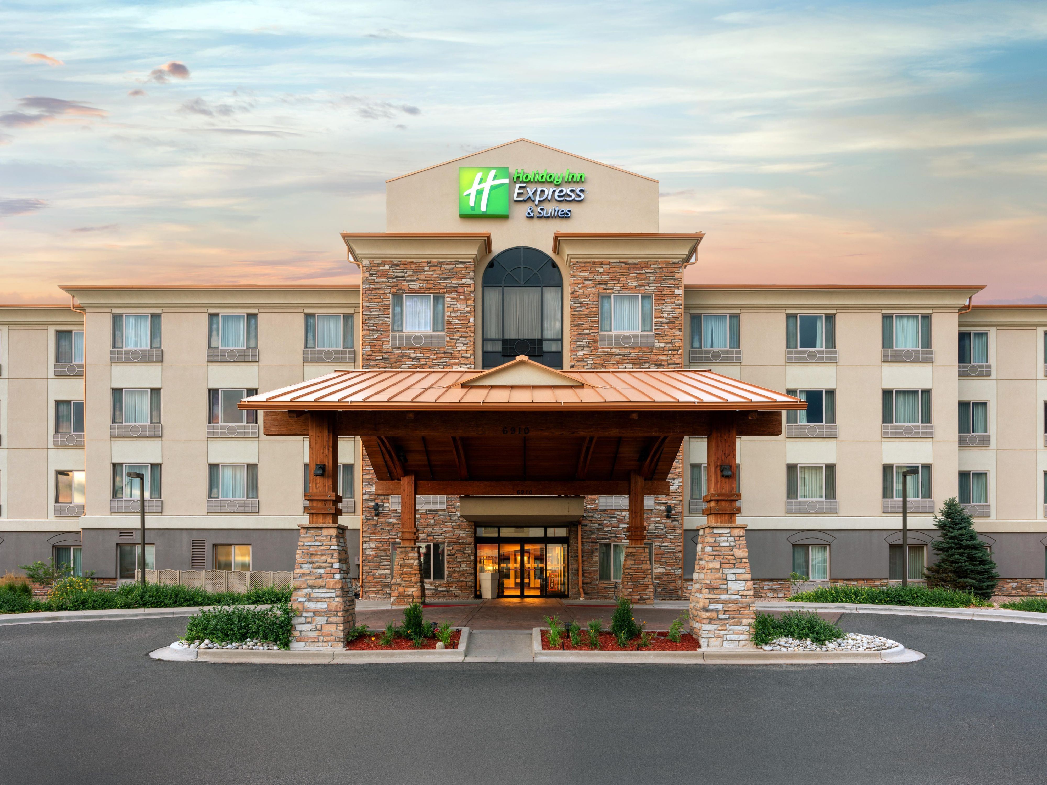 Hotels Near 16th Street Mall With Airport Shuttle Holiday Inn