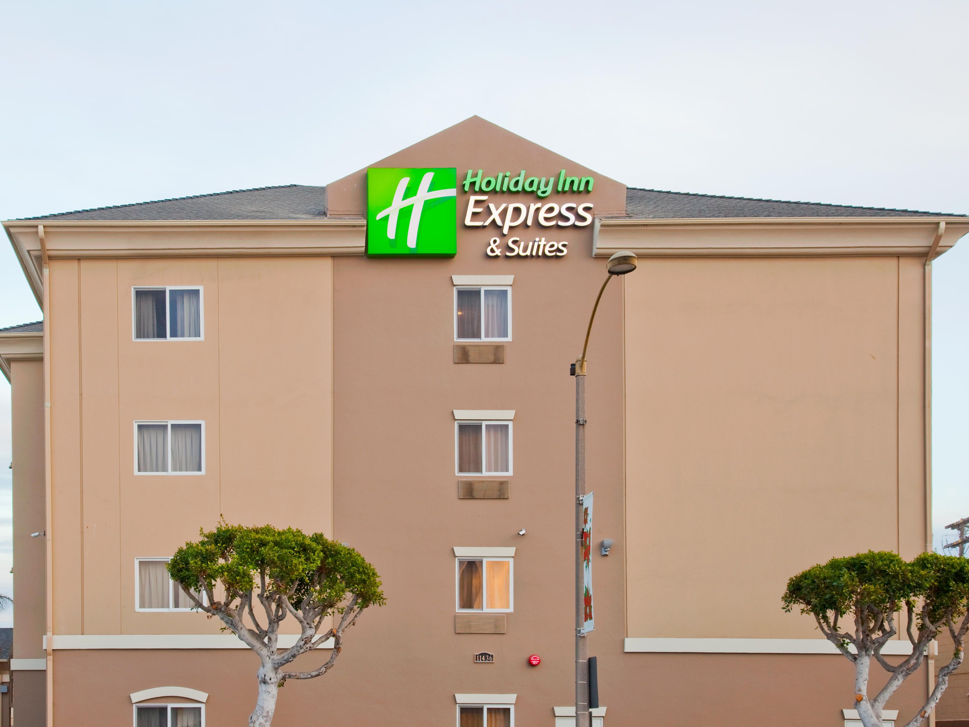 Holiday Inn Express & Suites Los Angeles Airport Hawthorne Hotel in