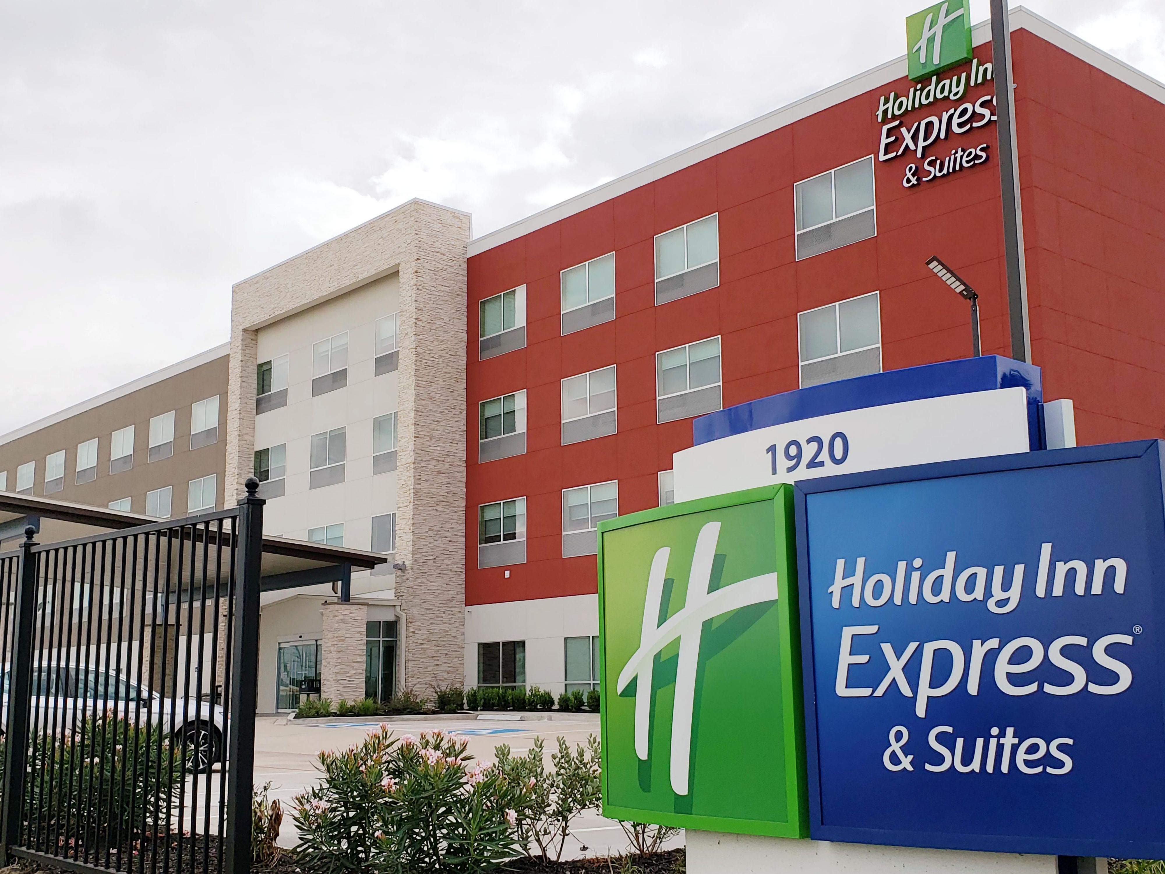 Hotels Near Iah Airport Houston Holiday Inn Express Suites