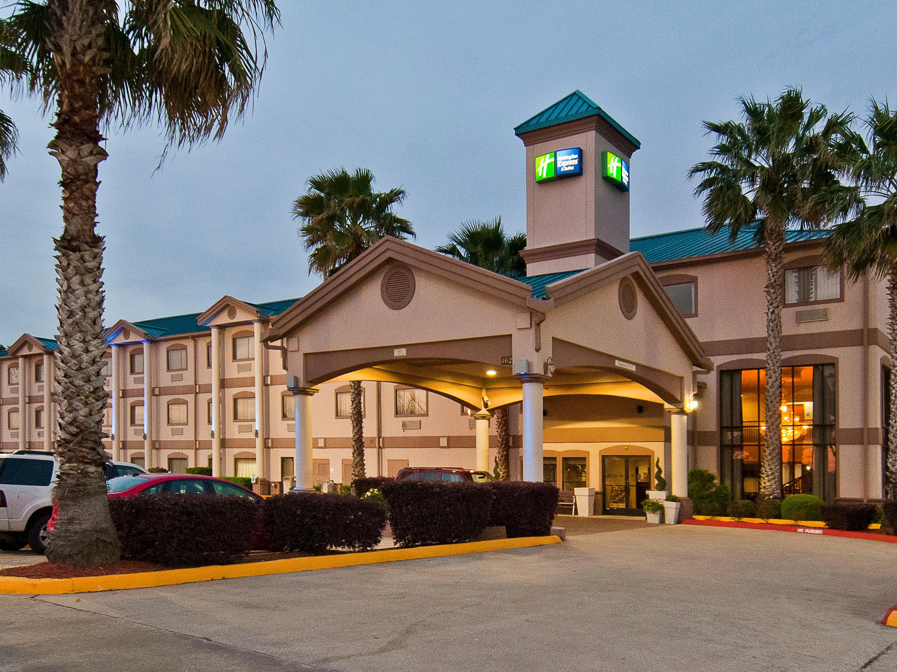 Holiday Inn Express & Suites Lake Charles Hotel by IHG