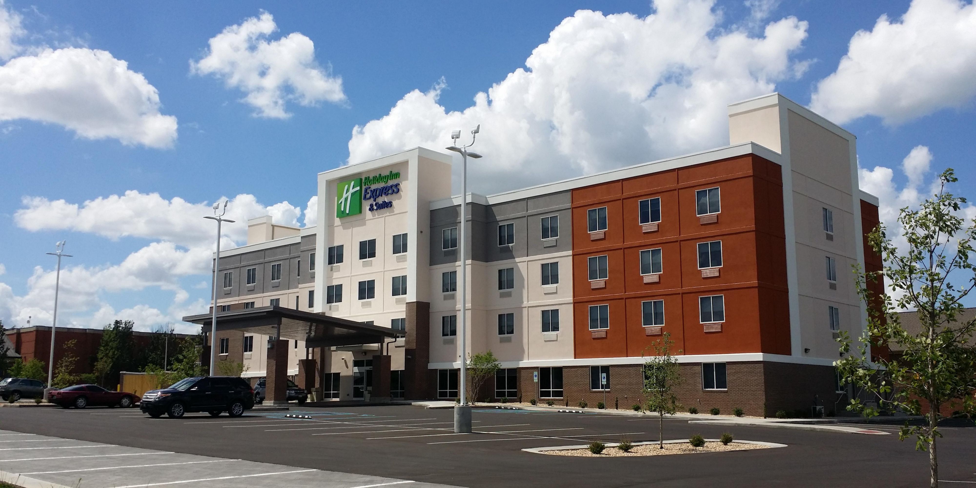 Holiday Inn Express & Suites Lexington - Hamburg Area