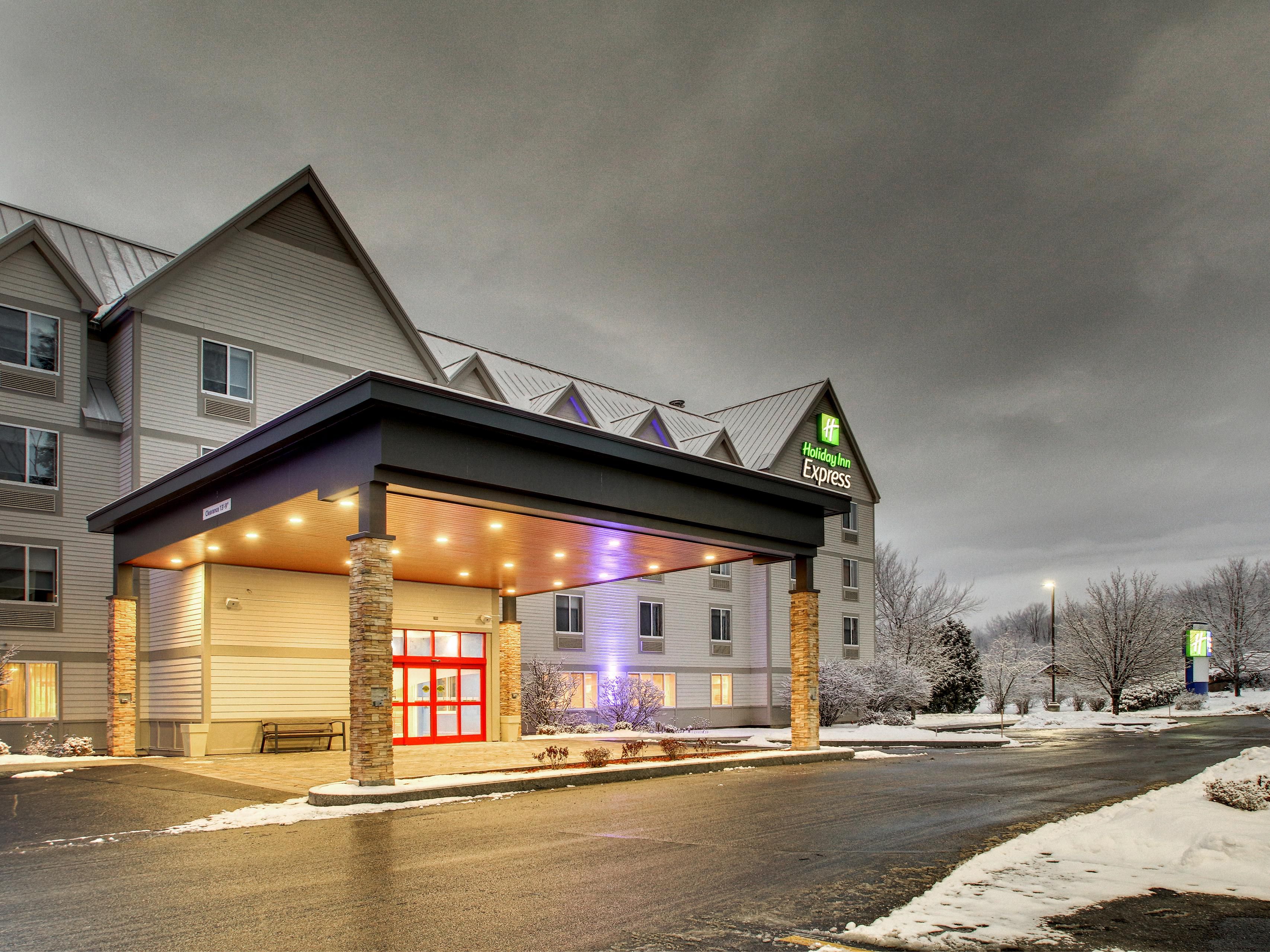 Holiday Inn Express Suites Lincoln East White Mountains Hotel