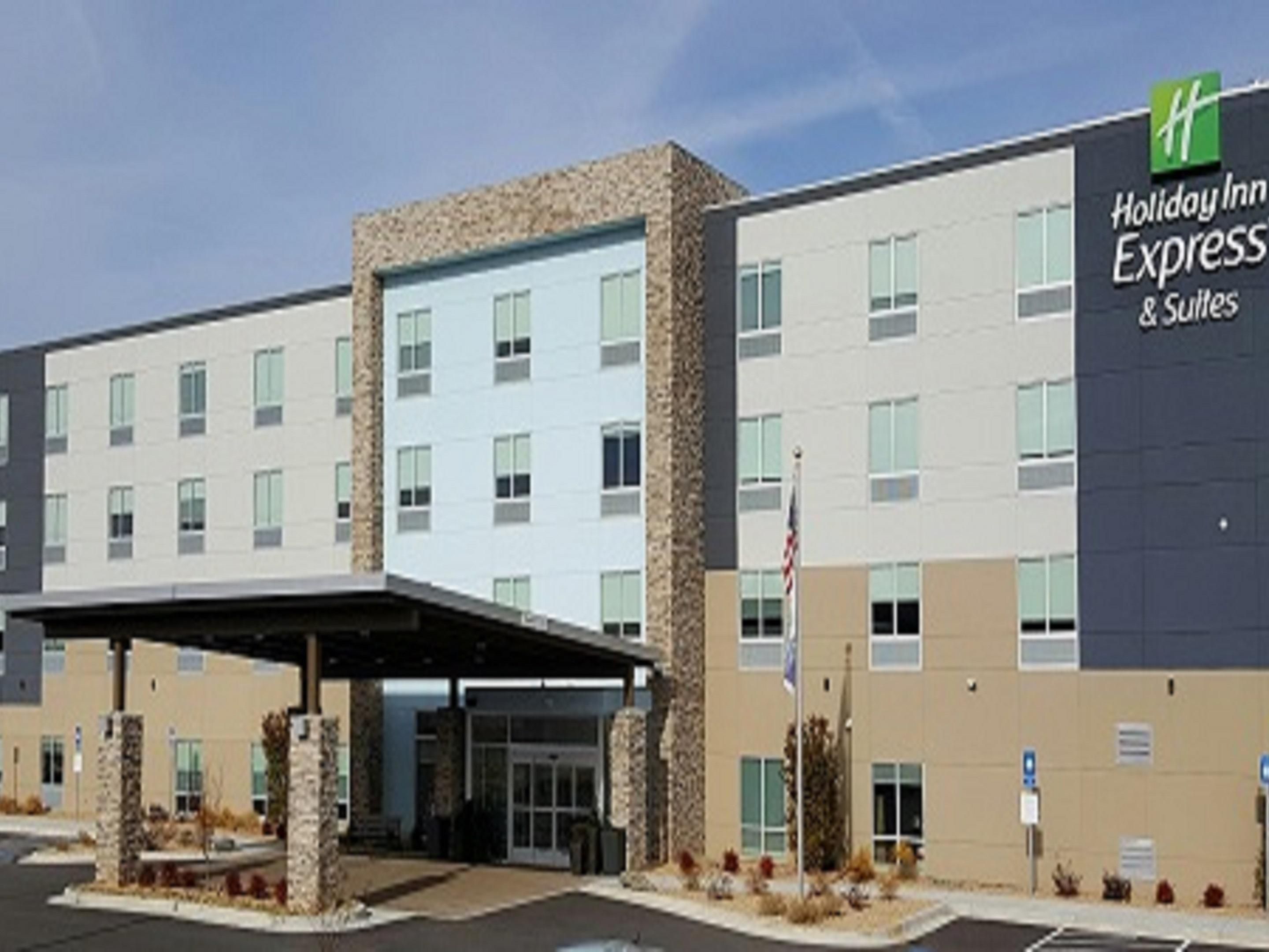 Macon Hotels Off I 75 Holiday Inn Express Suites Macon North