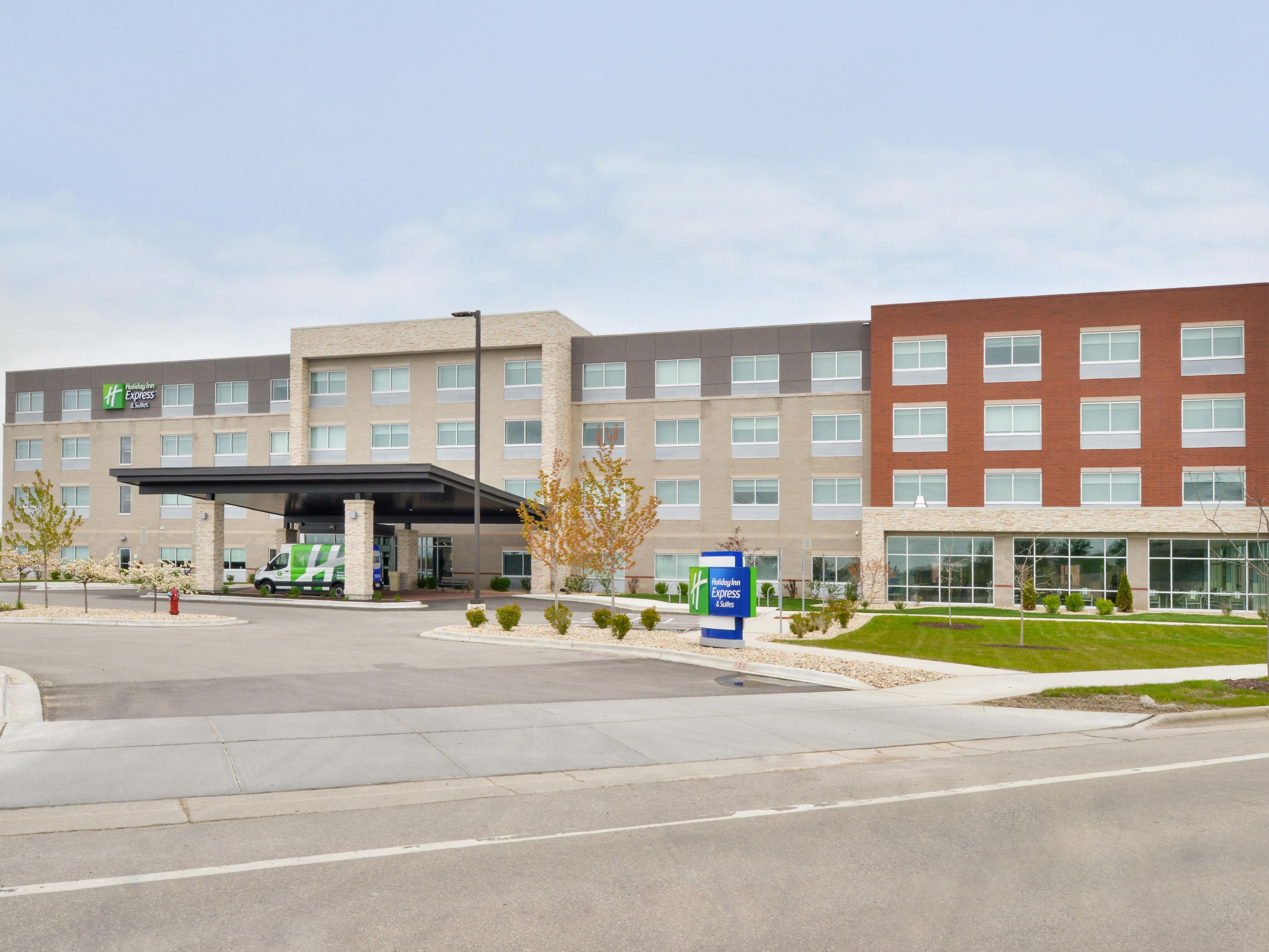 Cool Front Drives Off Madisons Hot >> Holiday Inn Express Suites Madison Hotel In Madison By Ihg Cool Front Drives Off Madisons Hot >> Holiday Inn Express Suites Madison Hotel In Madison By Ihg
