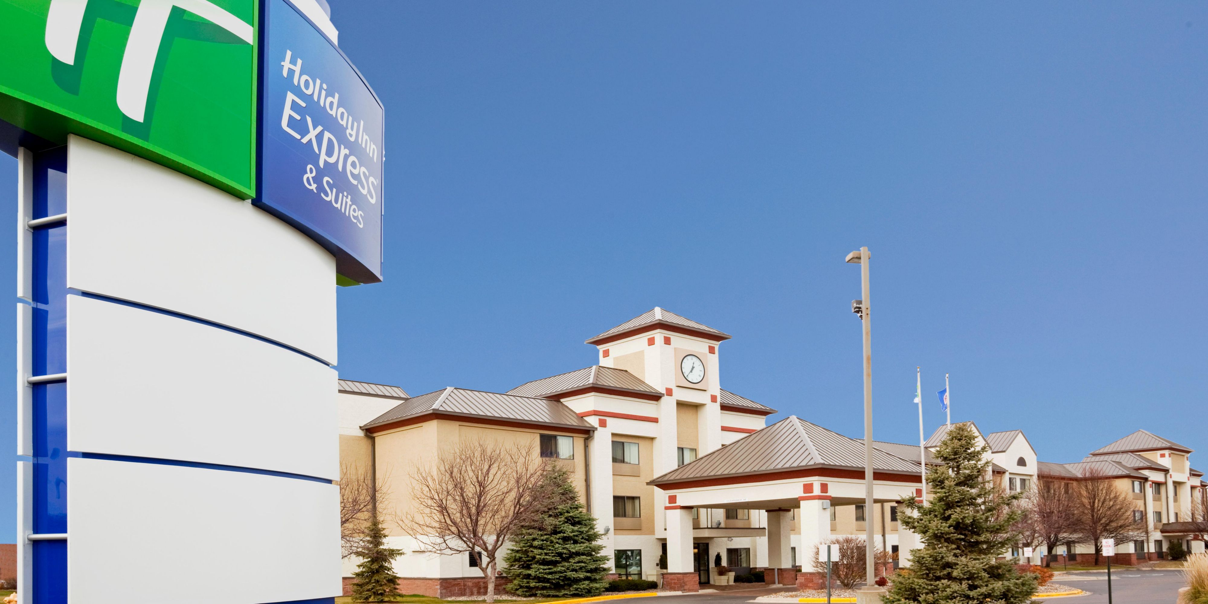 Holiday Inn Express & Suites Minneapolis (Golden Valley)