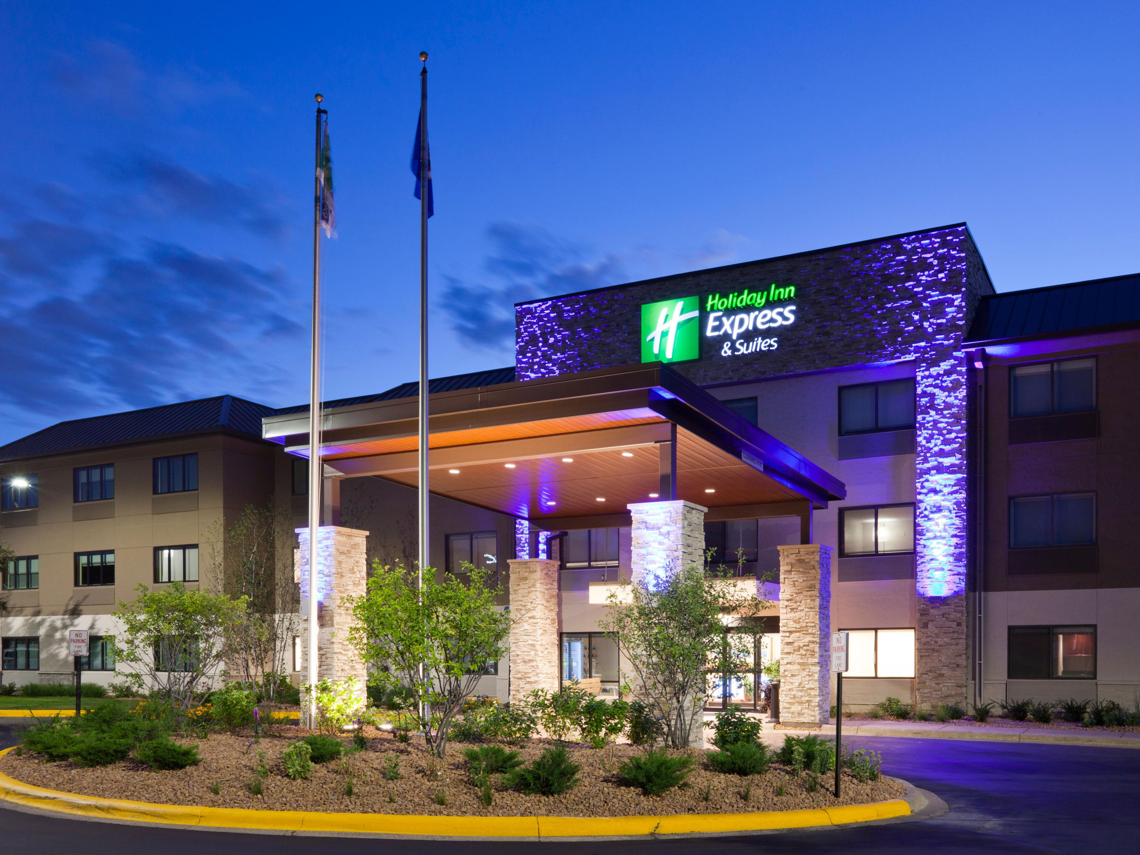 Holiday Inn Express & Suites Minneapolis (Golden Valley) Hotel by IHG