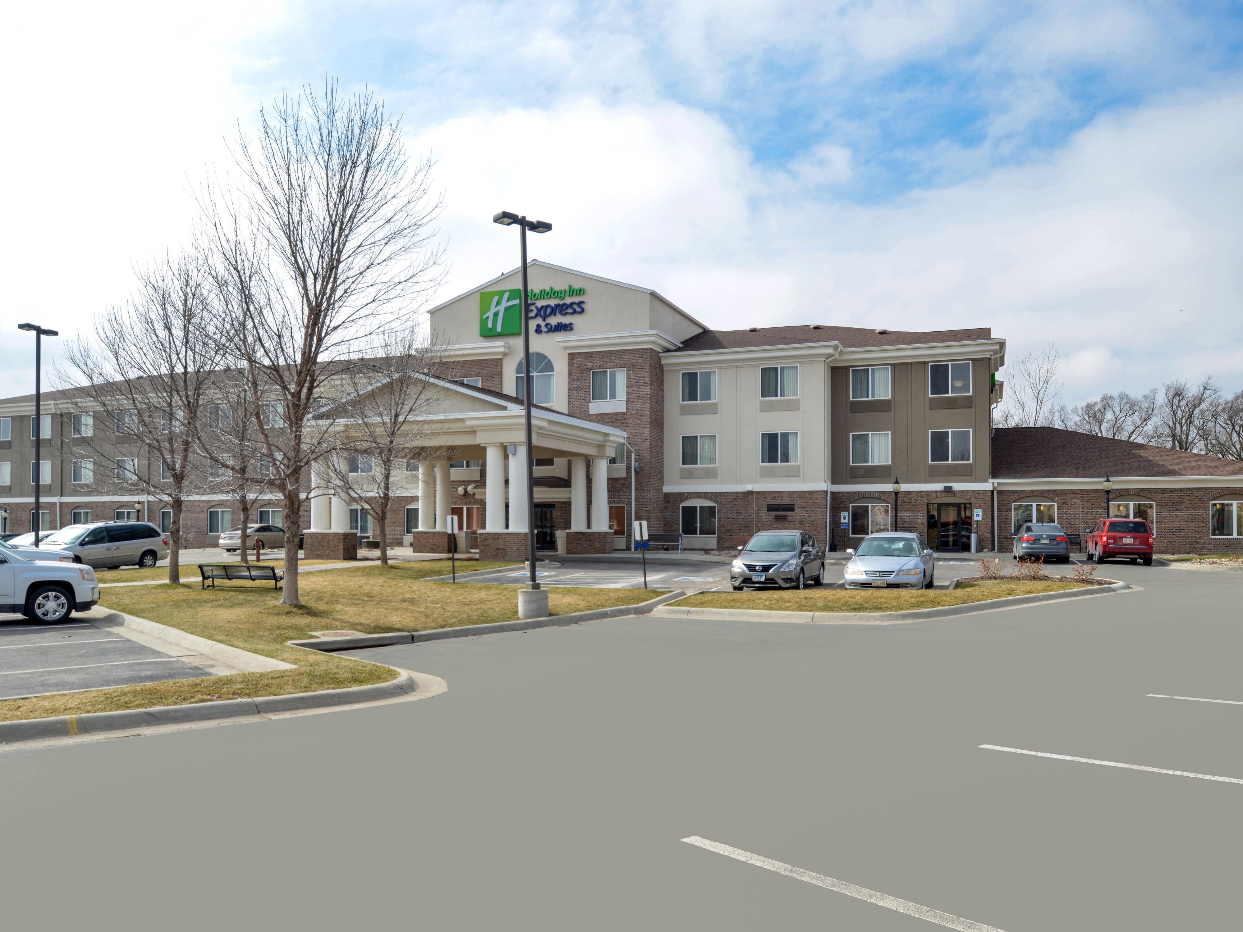 Holiday Inn Express & Suites Omaha West Hotel IHG