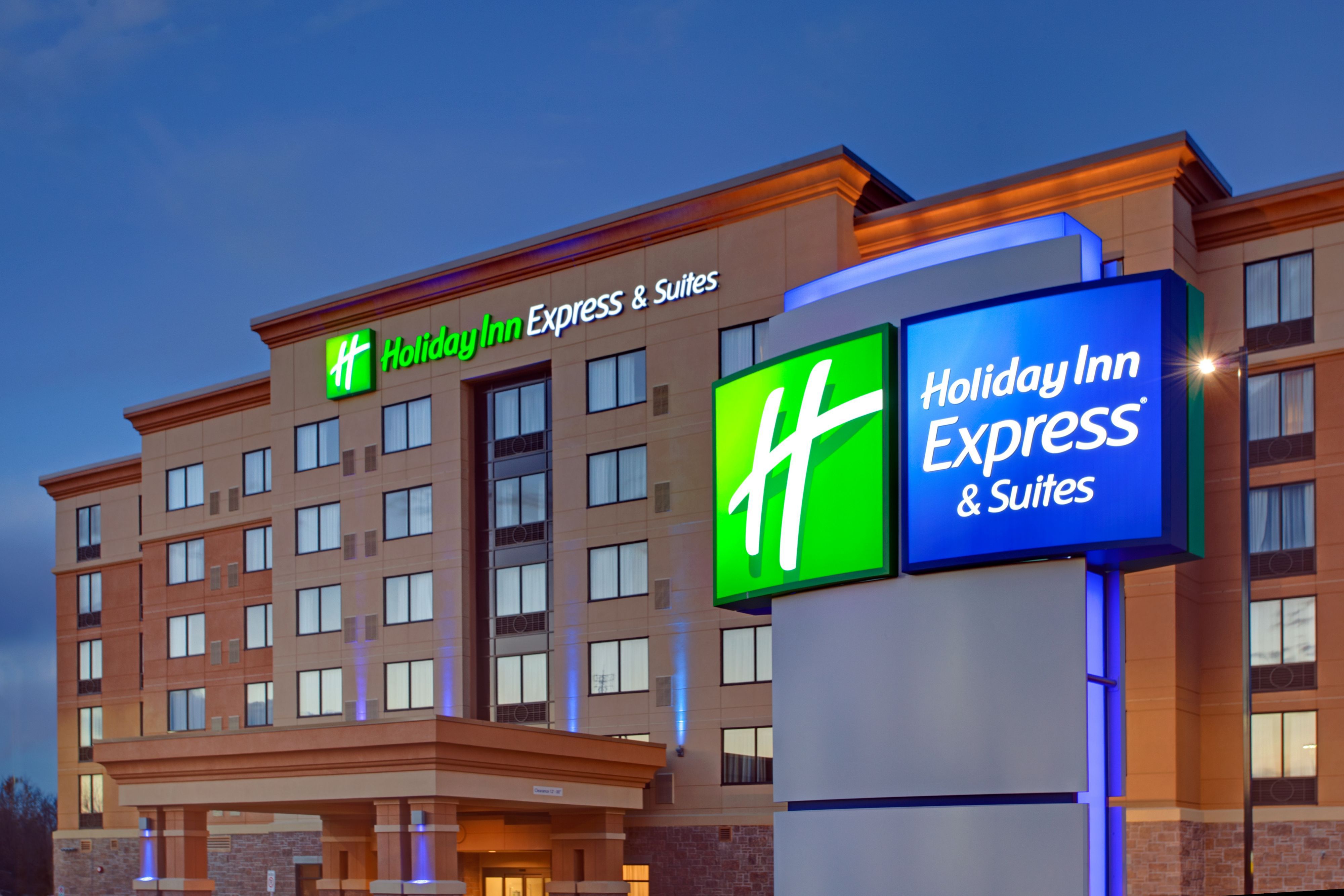 Holiday Inn Express Suites Ottawa West Nepean Hotel In