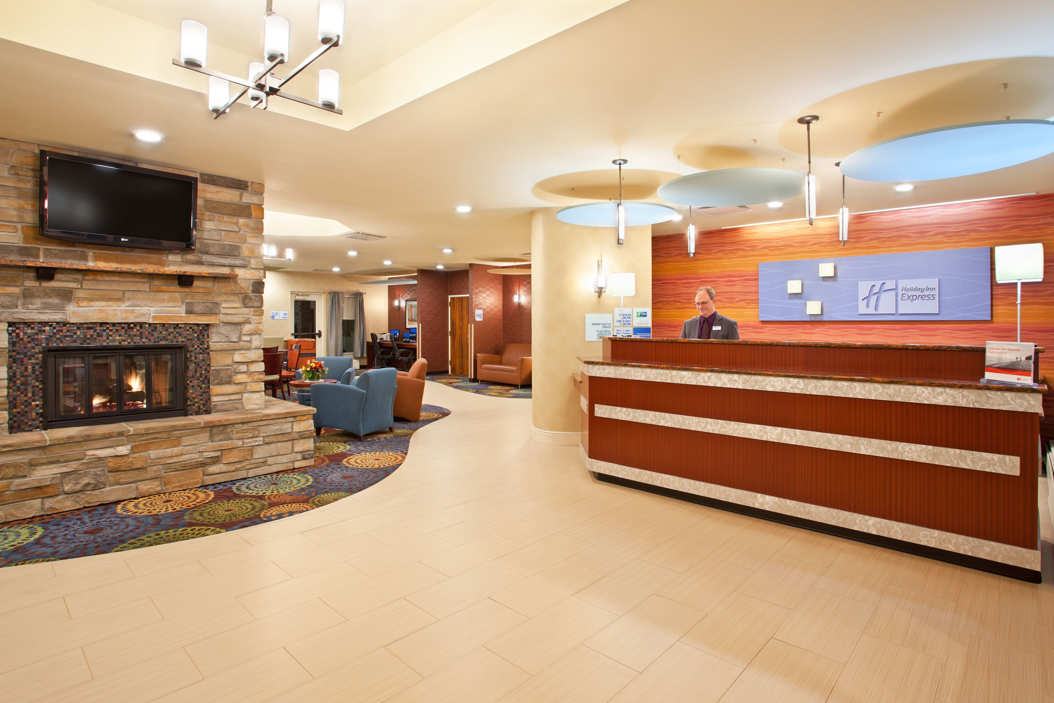 Holiday Inn Express & Suites Pittsburgh Airport