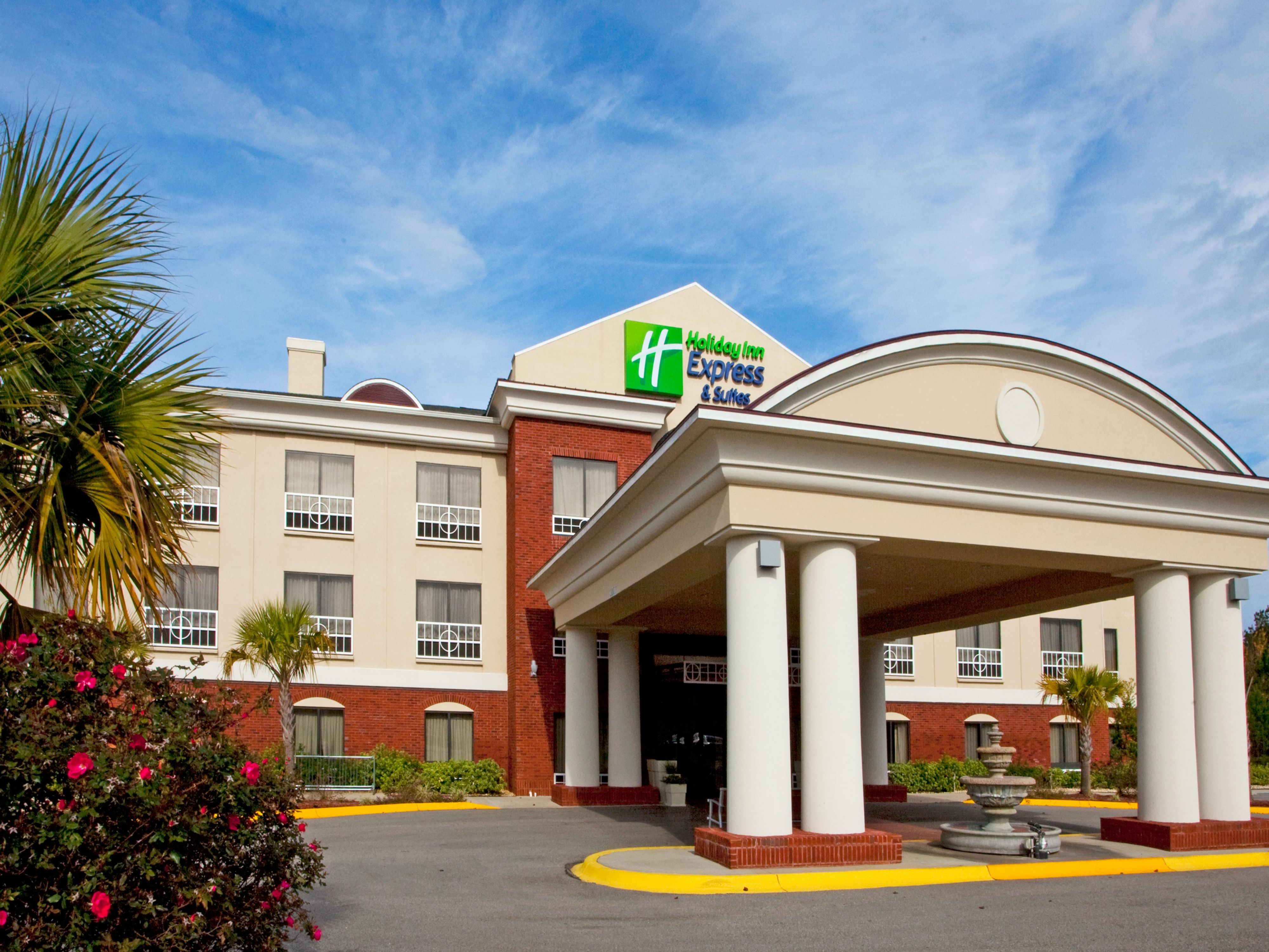 Holiday Inn Express & Suites Quincy I10 Hotel by IHG