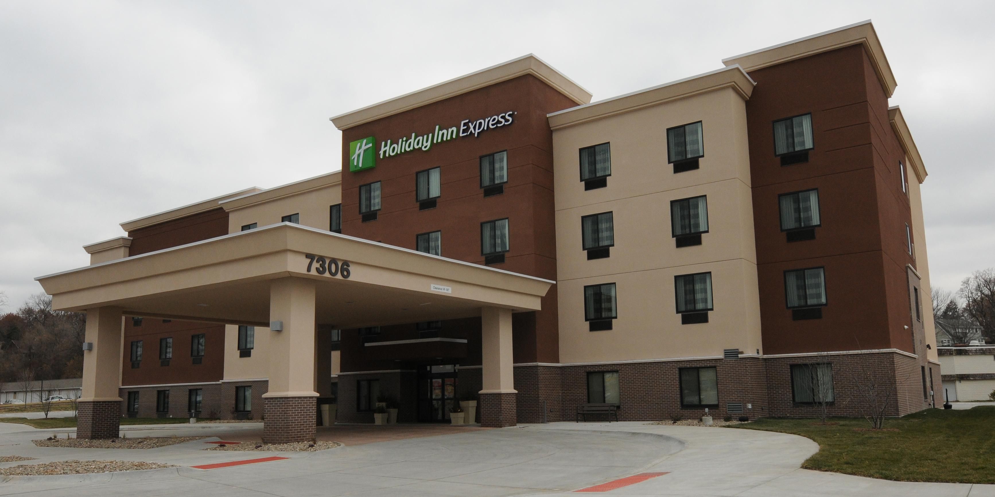 Holiday Inn Express & Suites Omaha South - Ralston Arena