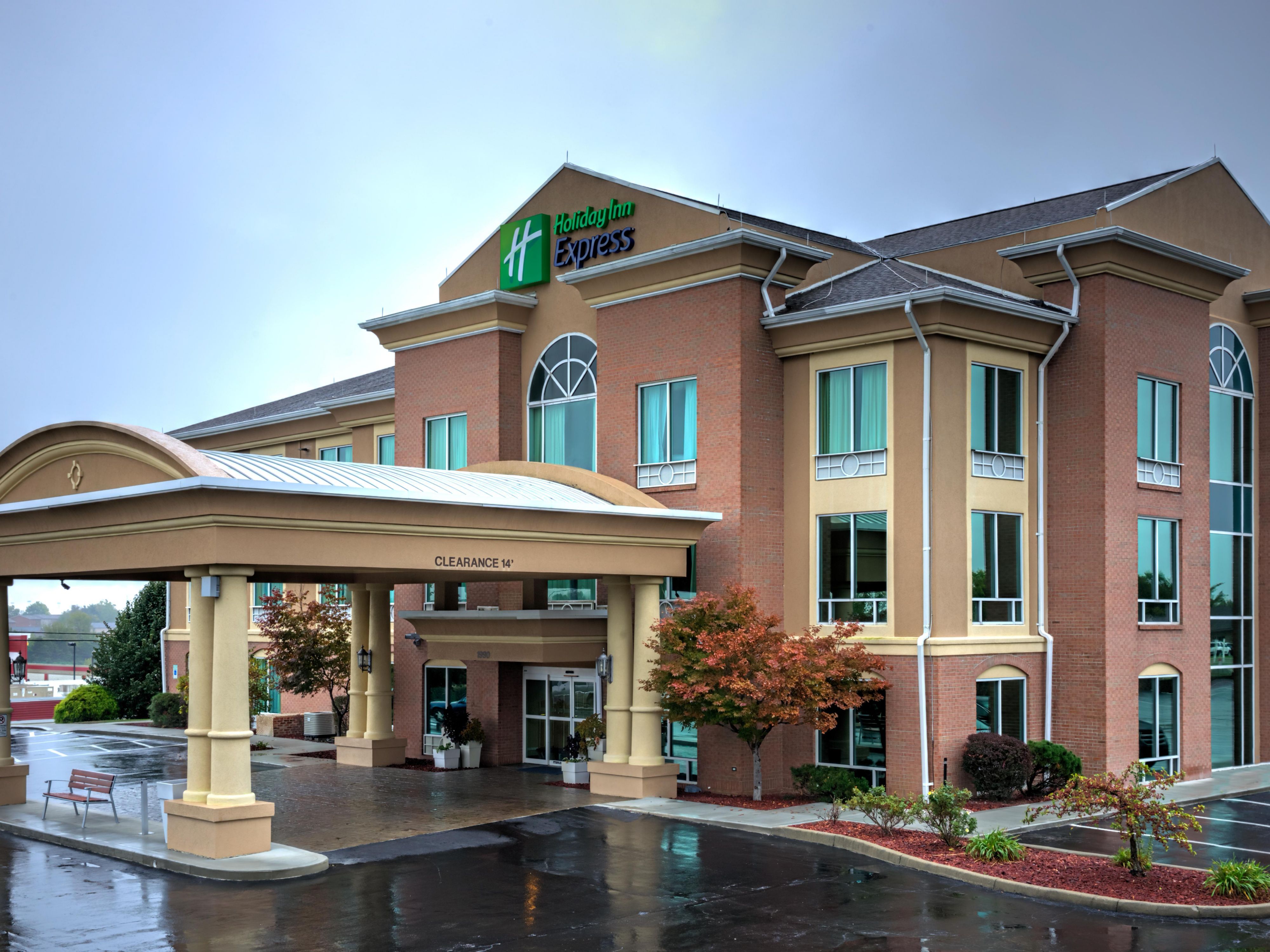 Hotels Near Perona Farms