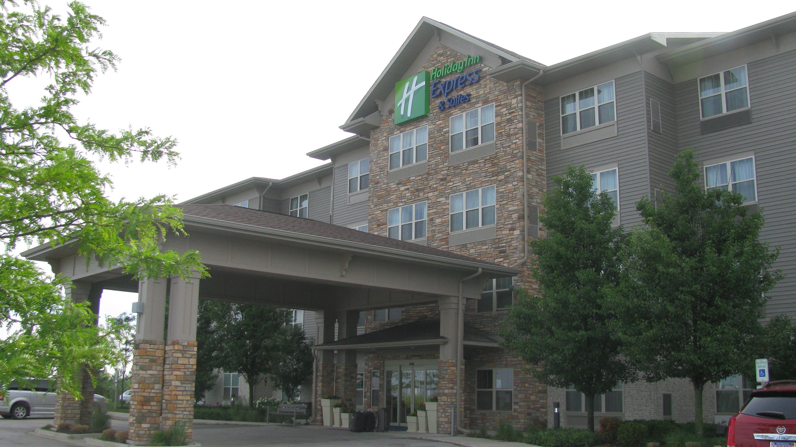 Holiday Inn Express & Suites Chicago West-Roselle