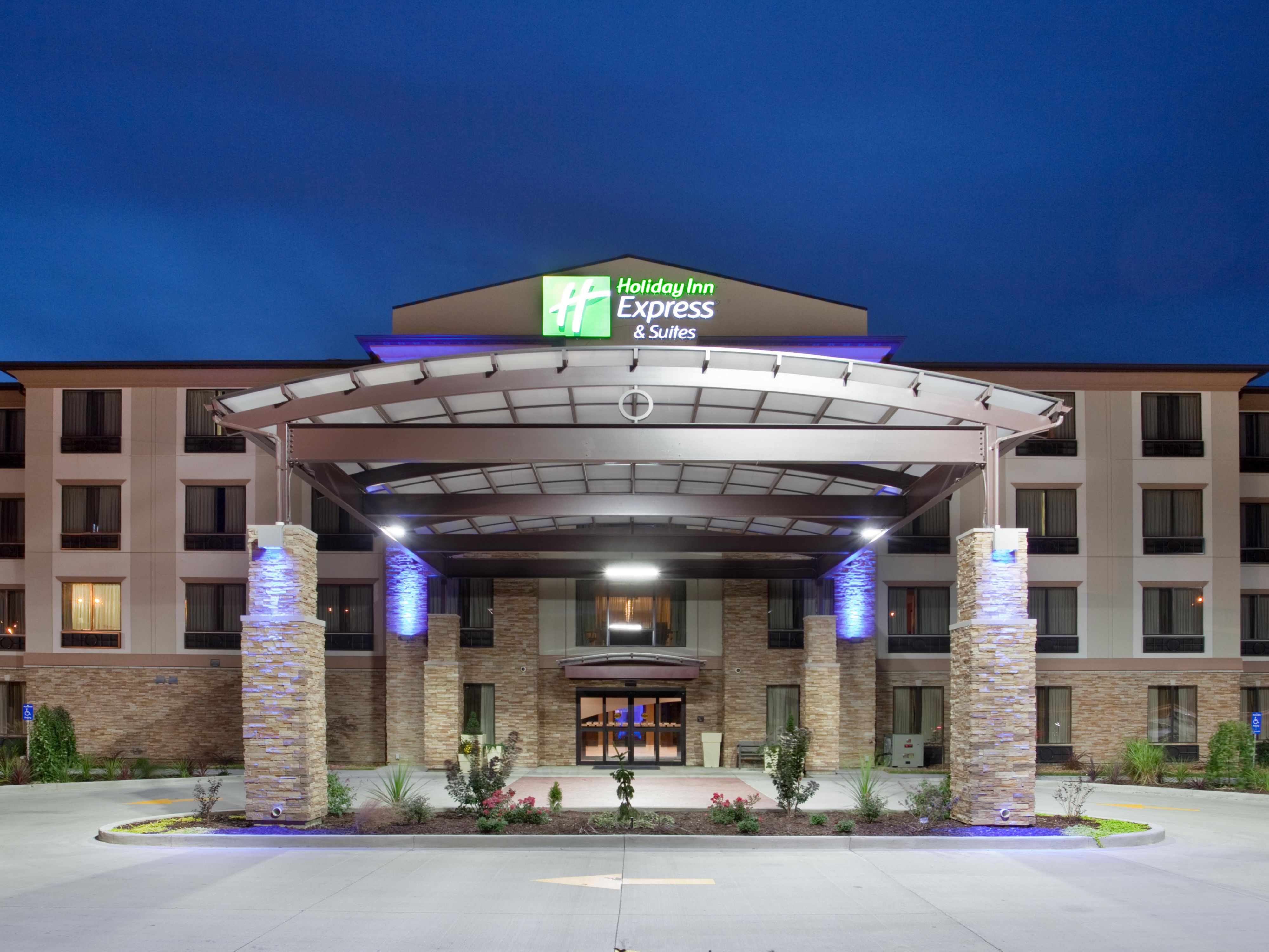 Hotels near St. Louis Airport with Pool | Holiday Inn Express & Suites St. Louis Airport