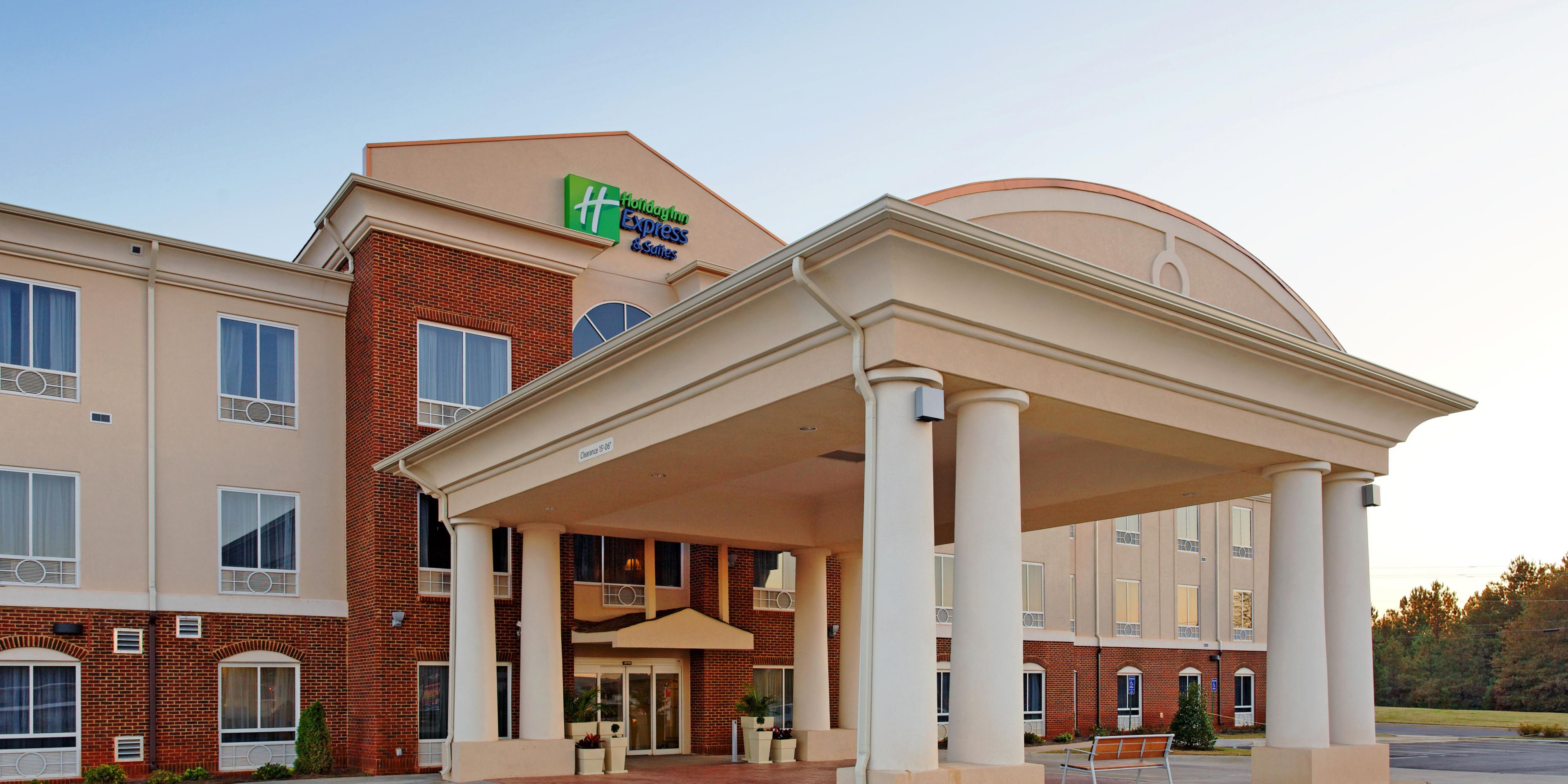 Holiday Inn Express & Suites Talladega