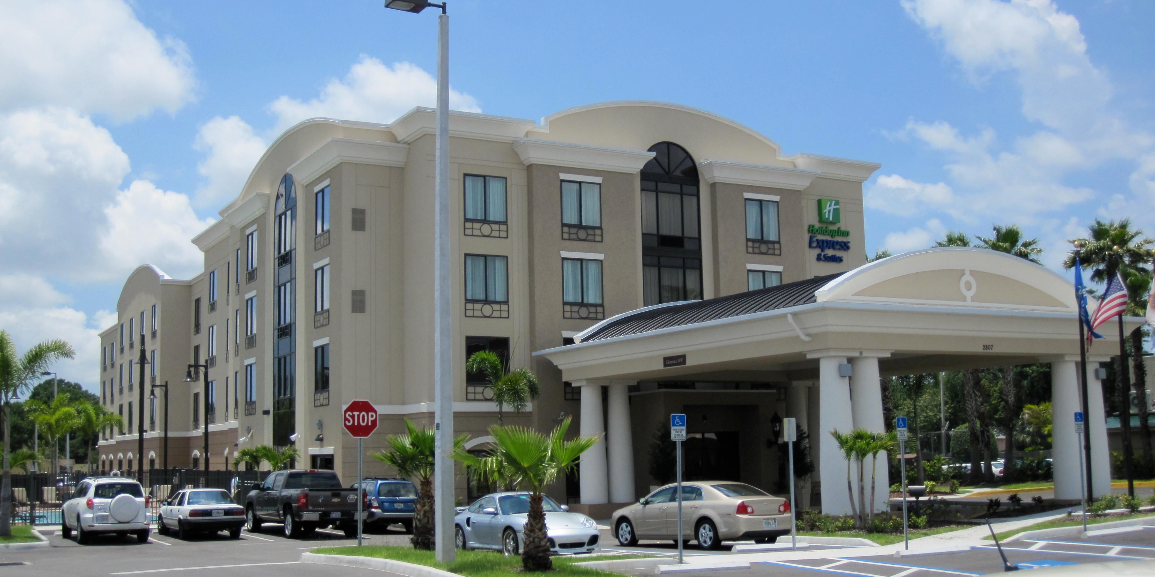 Holiday Inn Express & Suites Tampa -USF-Busch Gardens