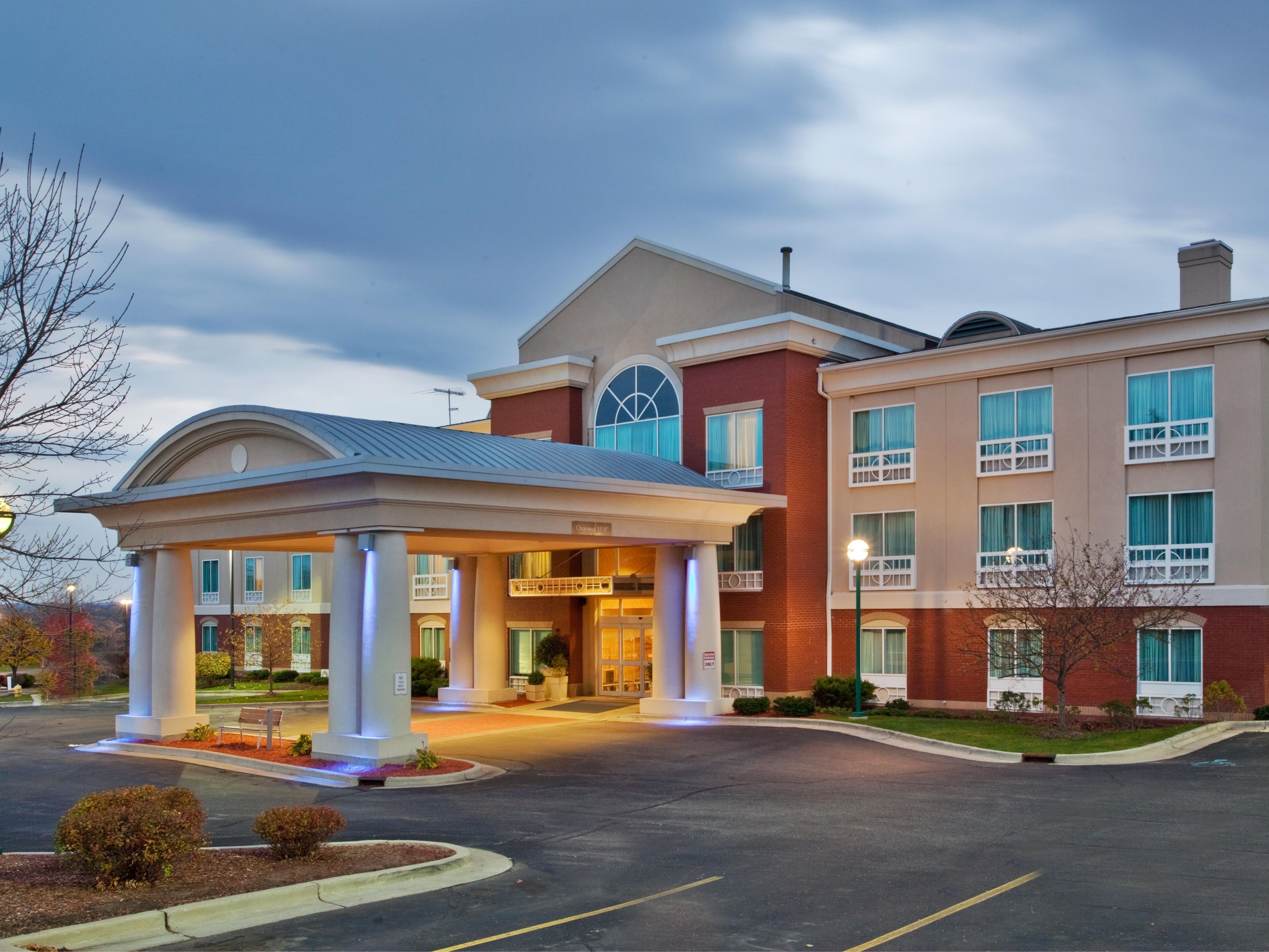 singles de grand rapids michigan hotels near airport