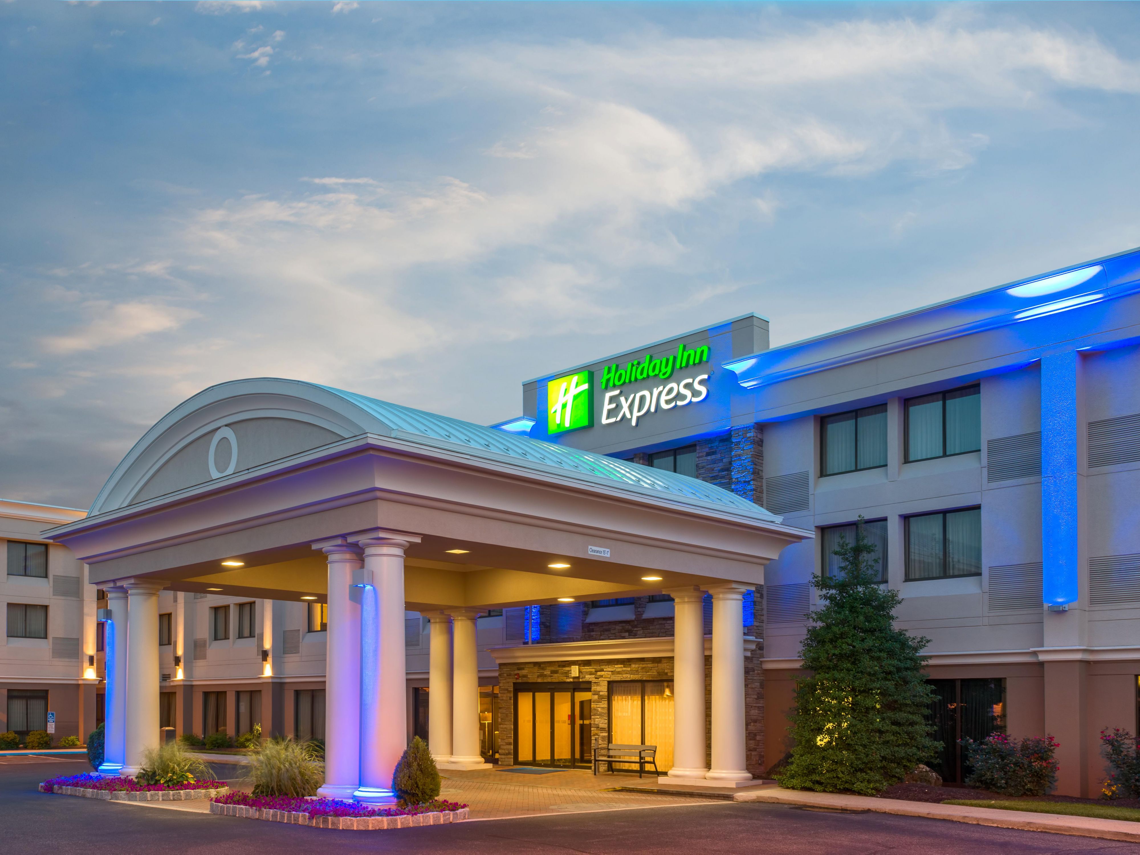 Hotels Near Sesame Place In Bensalem Pa Holiday Inn Express