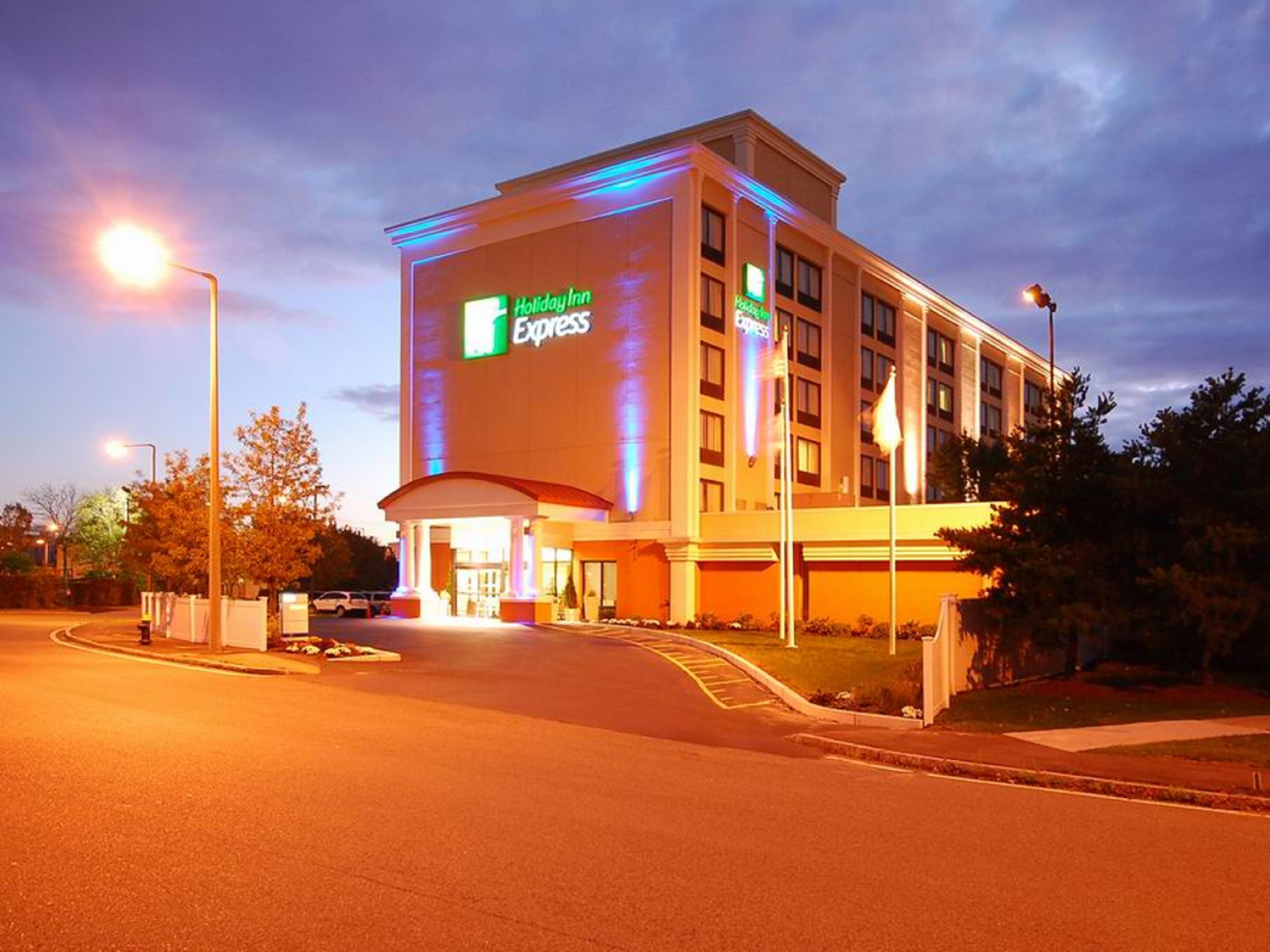Holiday Inn Express Boston Hotel in Boston, Massachusetts Boston Hotels