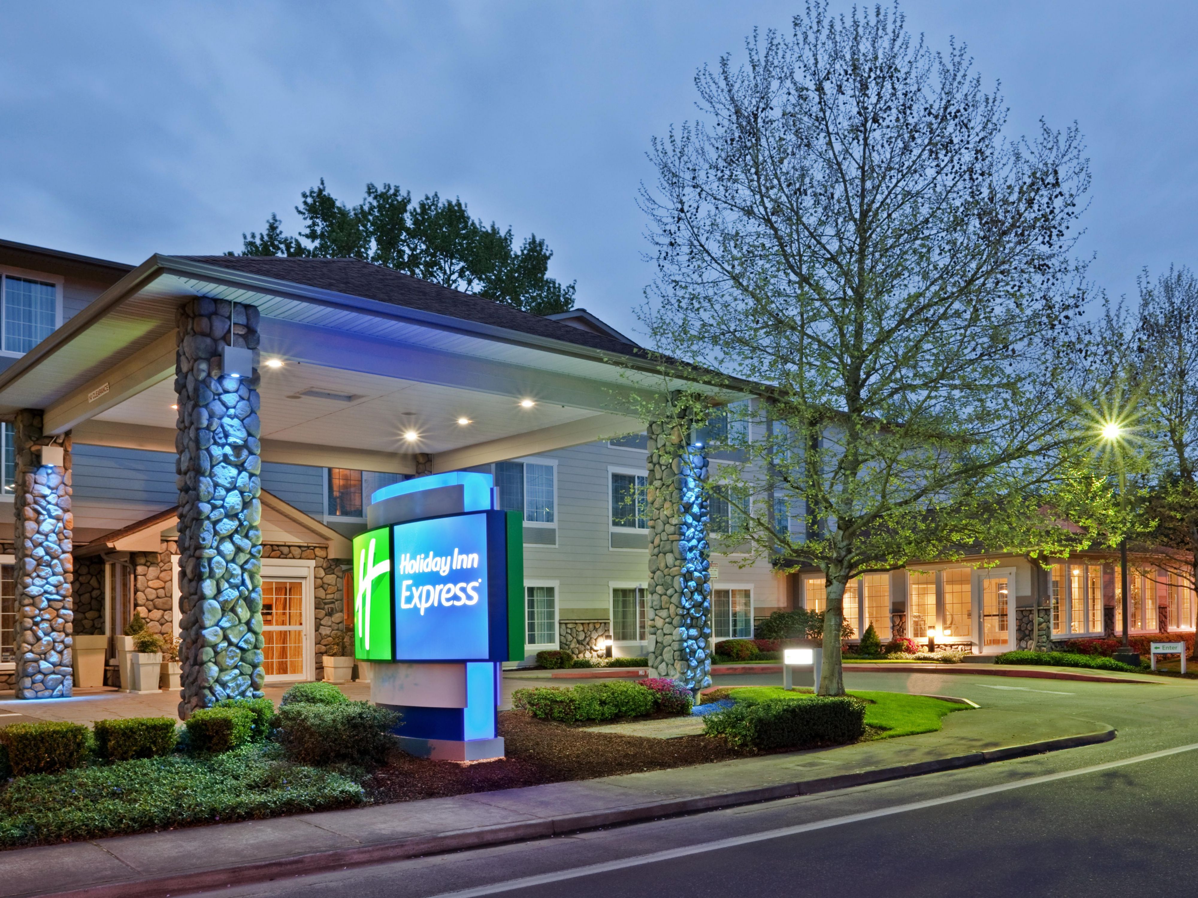 Corvallis Hotel - Corvallis Hotels: Holiday Inn Express Corvallis-On The River Hotel ... - Conveniently located near Hewlett Packard, CH2M Hill and NuScale Power, our   Holiday Inn ExpressÂ® Corvallis hotel promises all the comforts of home on anyÂ ...