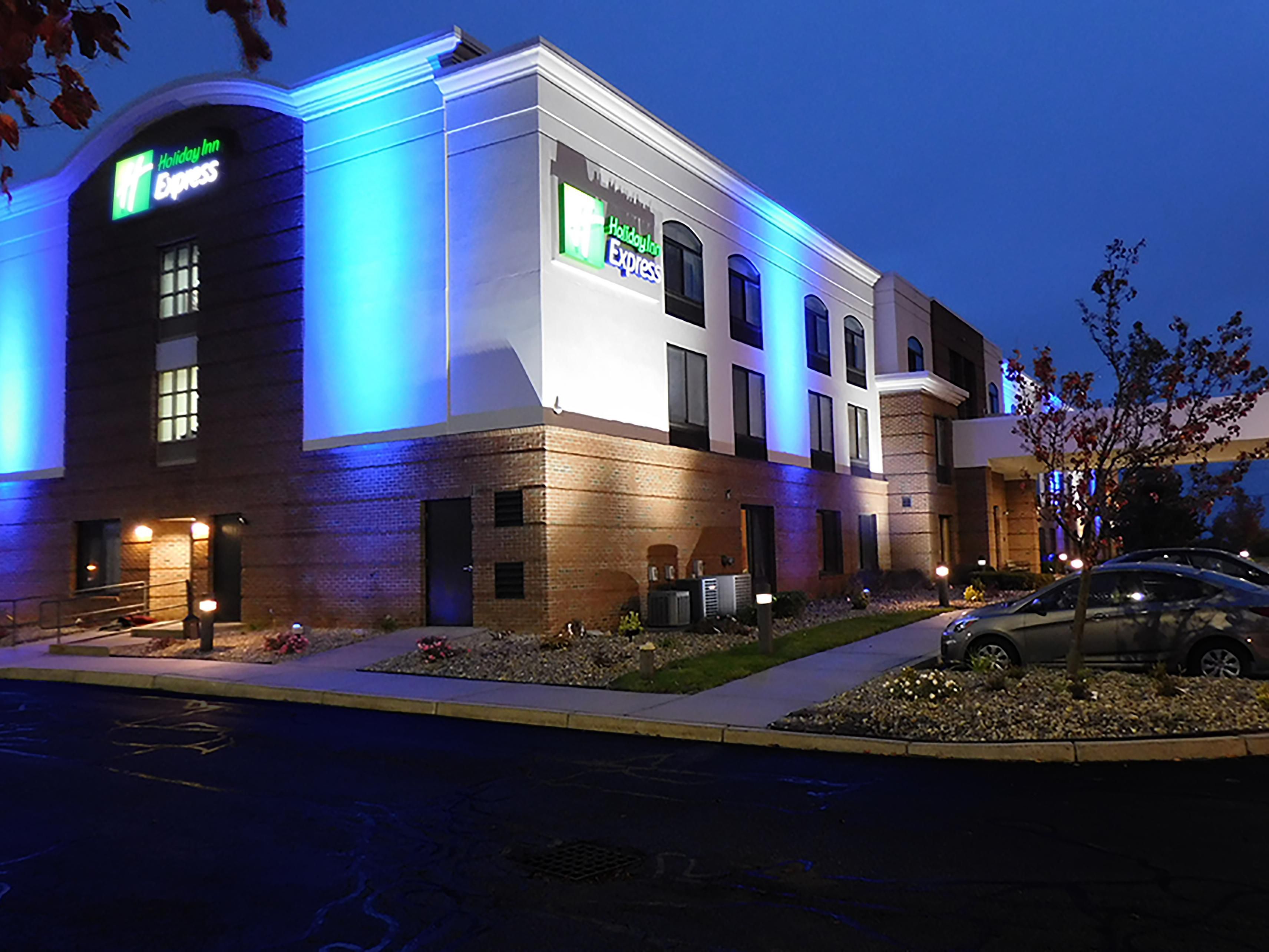 Hotels In Warwick Near Providence Holiday Inn Express Coventry S