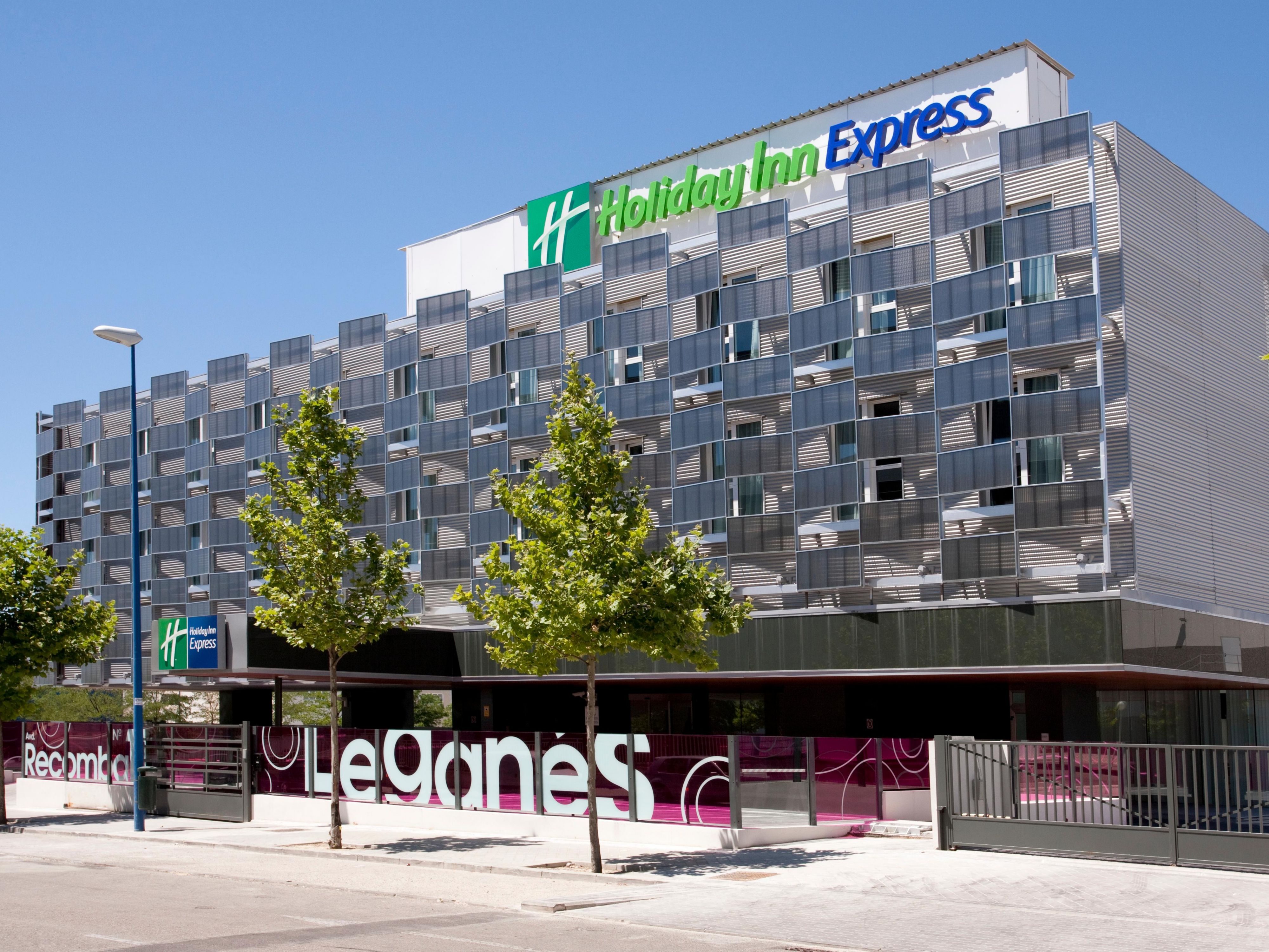 Resultado de imagen de hotel Holiday Inn Express Madrid LeganÃ©s