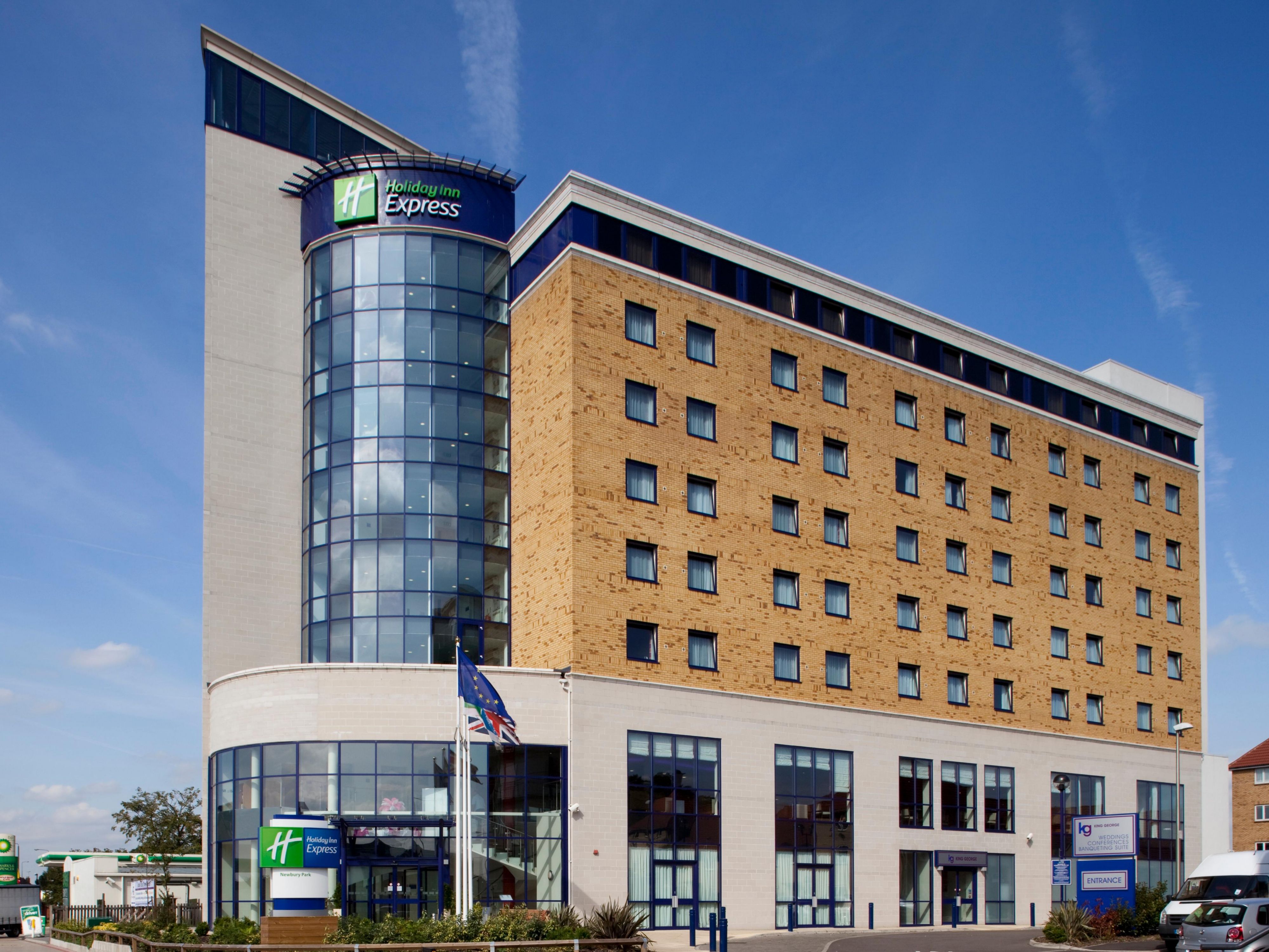 Holiday Inn Express Hotel London Newbury Park