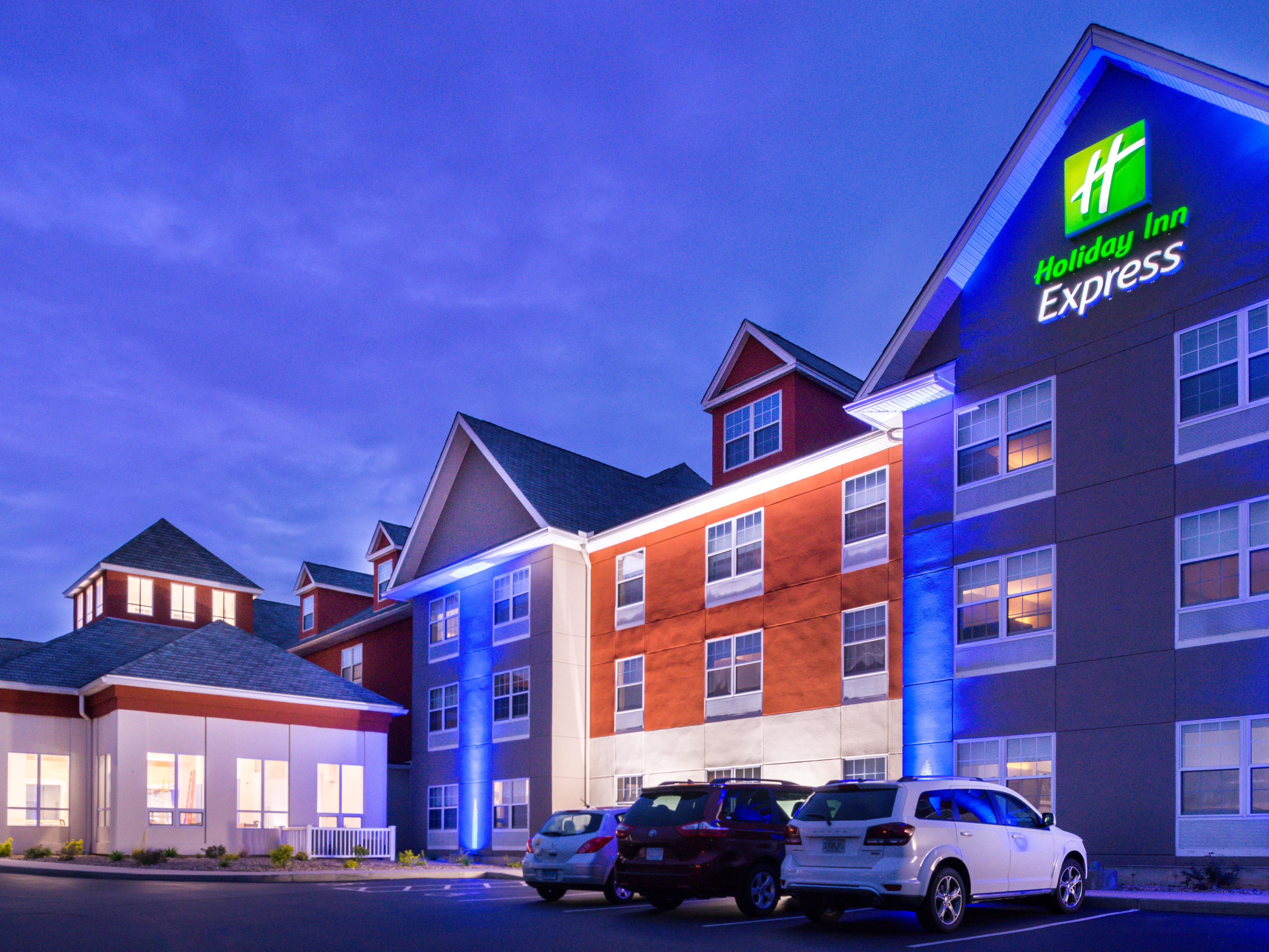 Mystic Ct Hotels Near Mystic Aquarium Holiday Inn Express