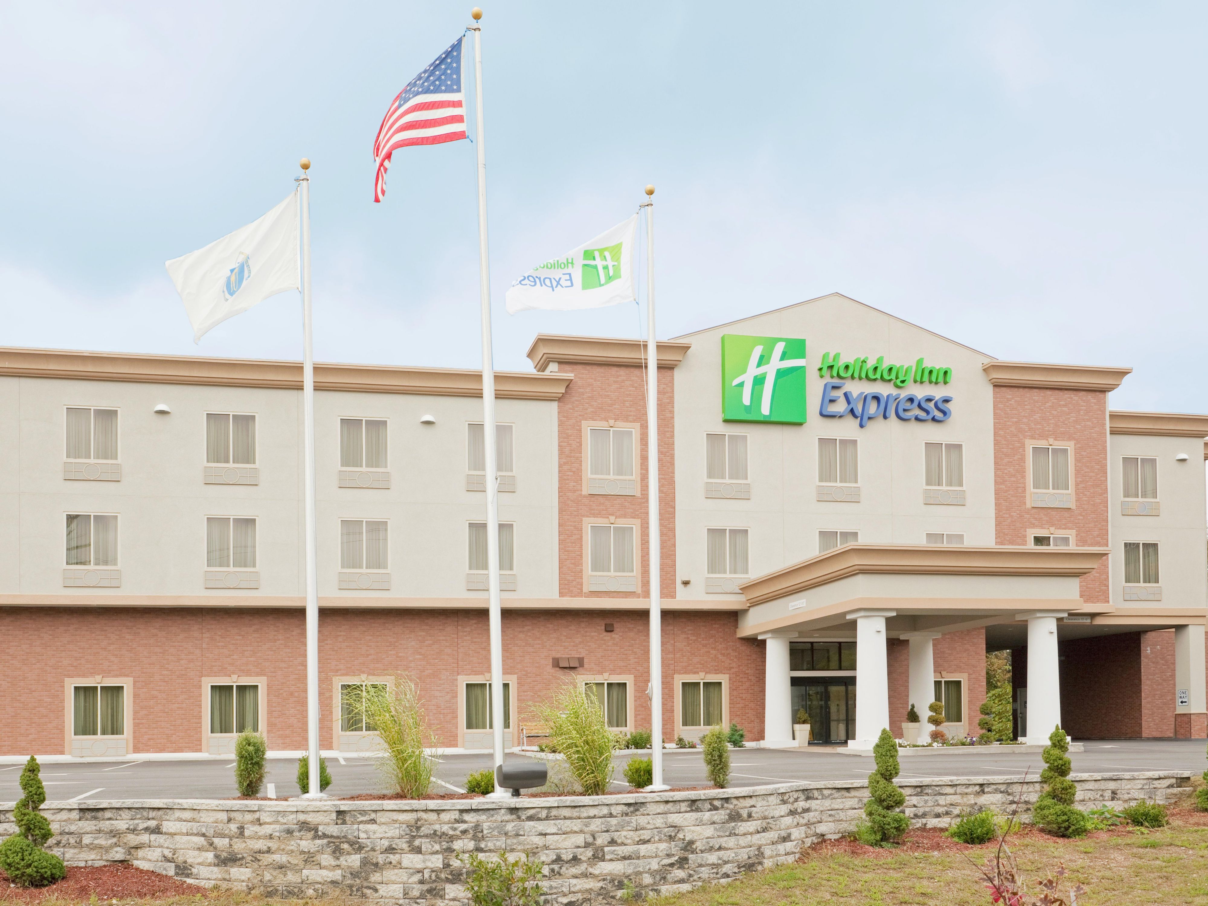 Affordable Hotels In Plainville, MA Near Foxboro Holiday Inn Express