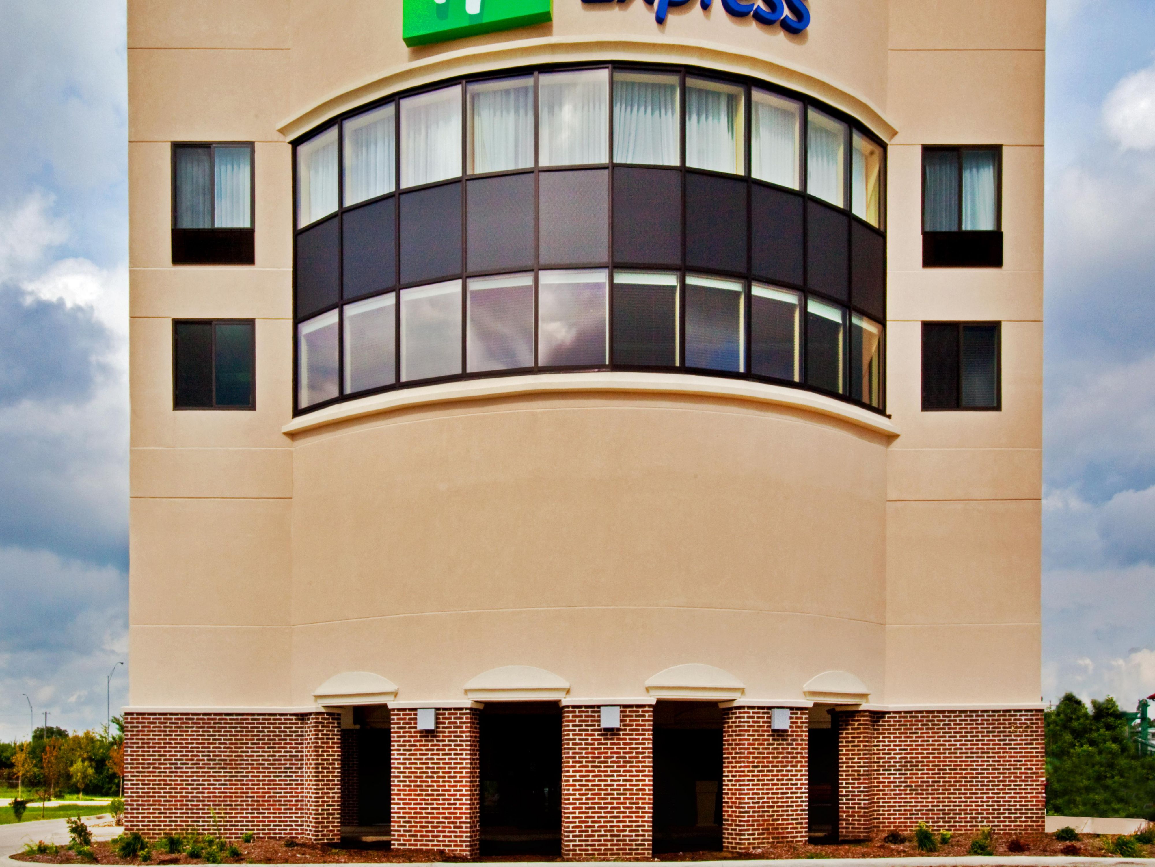 Affordable Hotels In Waterloo Iowa Holiday Inn Express Waterloo