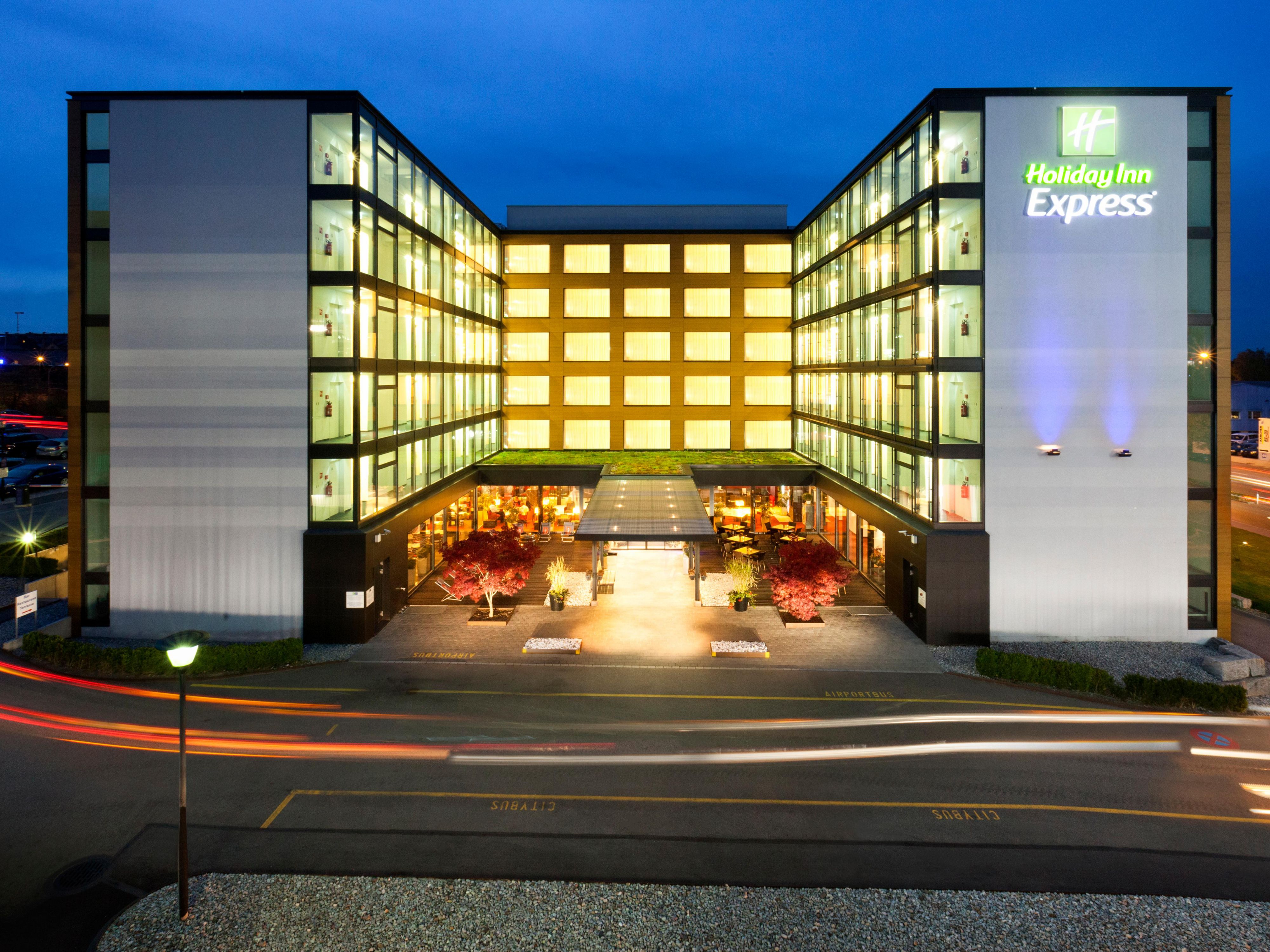 Hotels nahe Flughafen  Holiday Inn Express Z  rich Airport