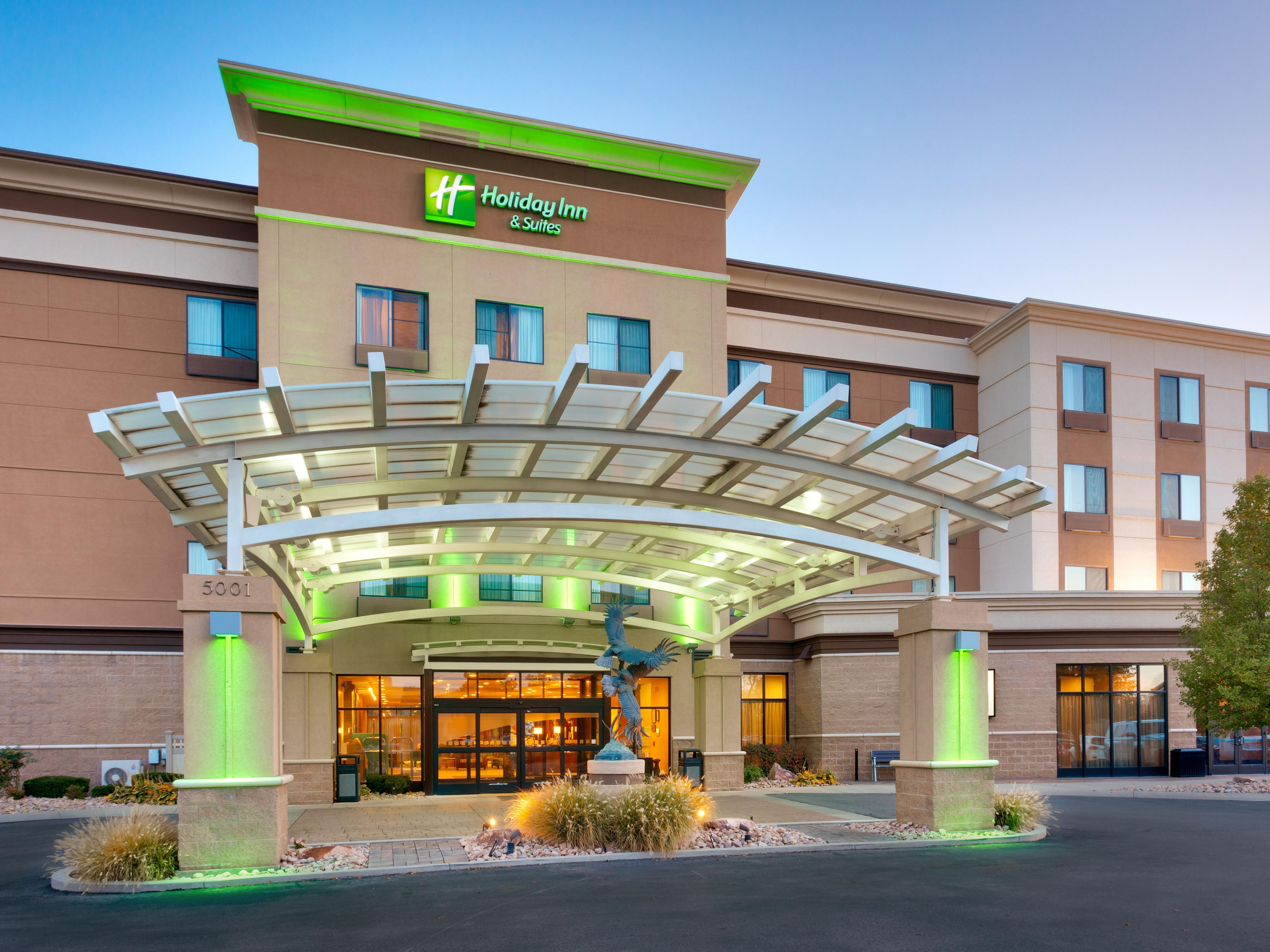 Airport Hotels With Free Shuttle Holiday Inn Suites Salt Lake