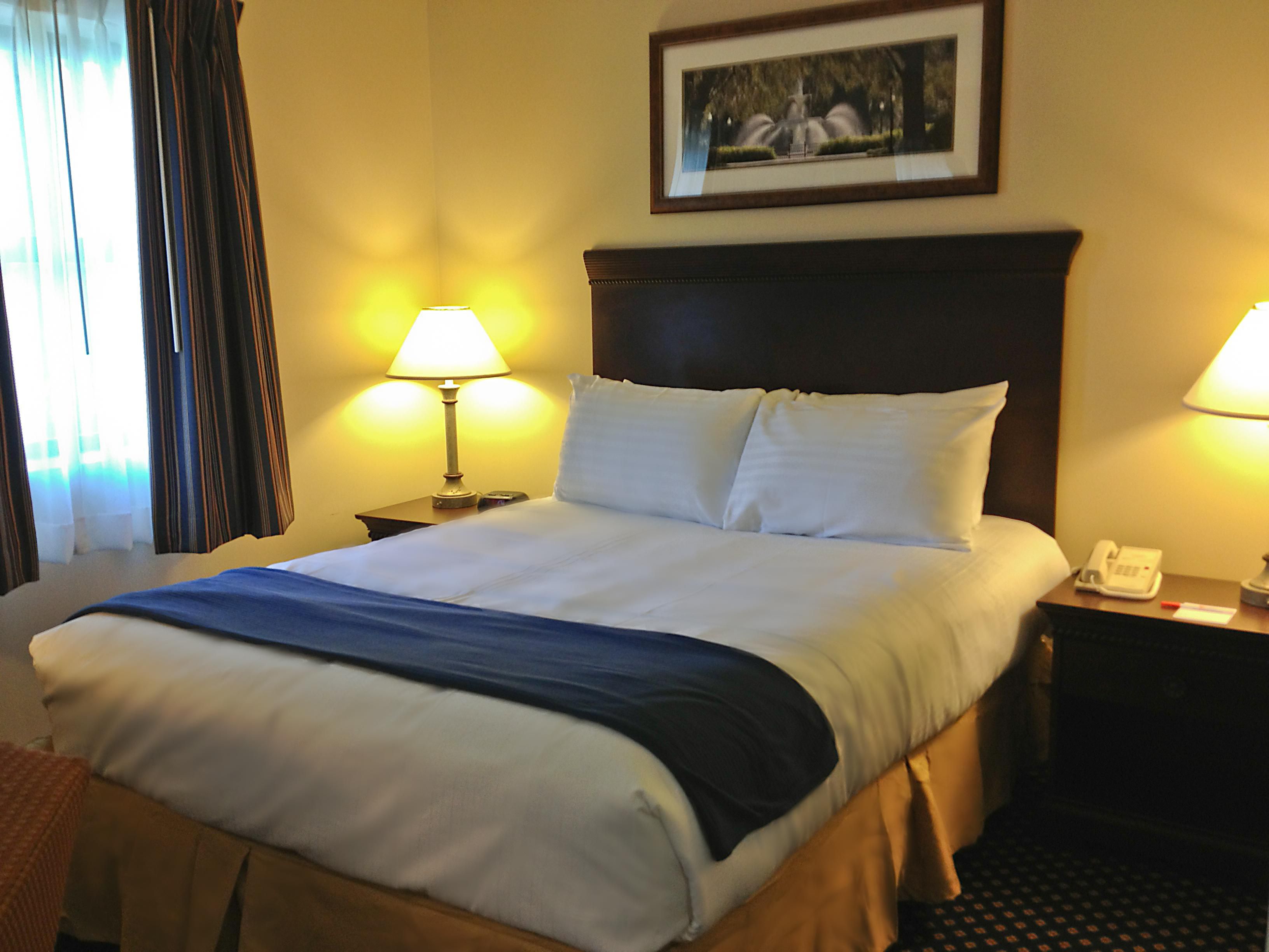 Rooms and Rates for IHG Army Hotels Main Lodge at Fort Stewart
